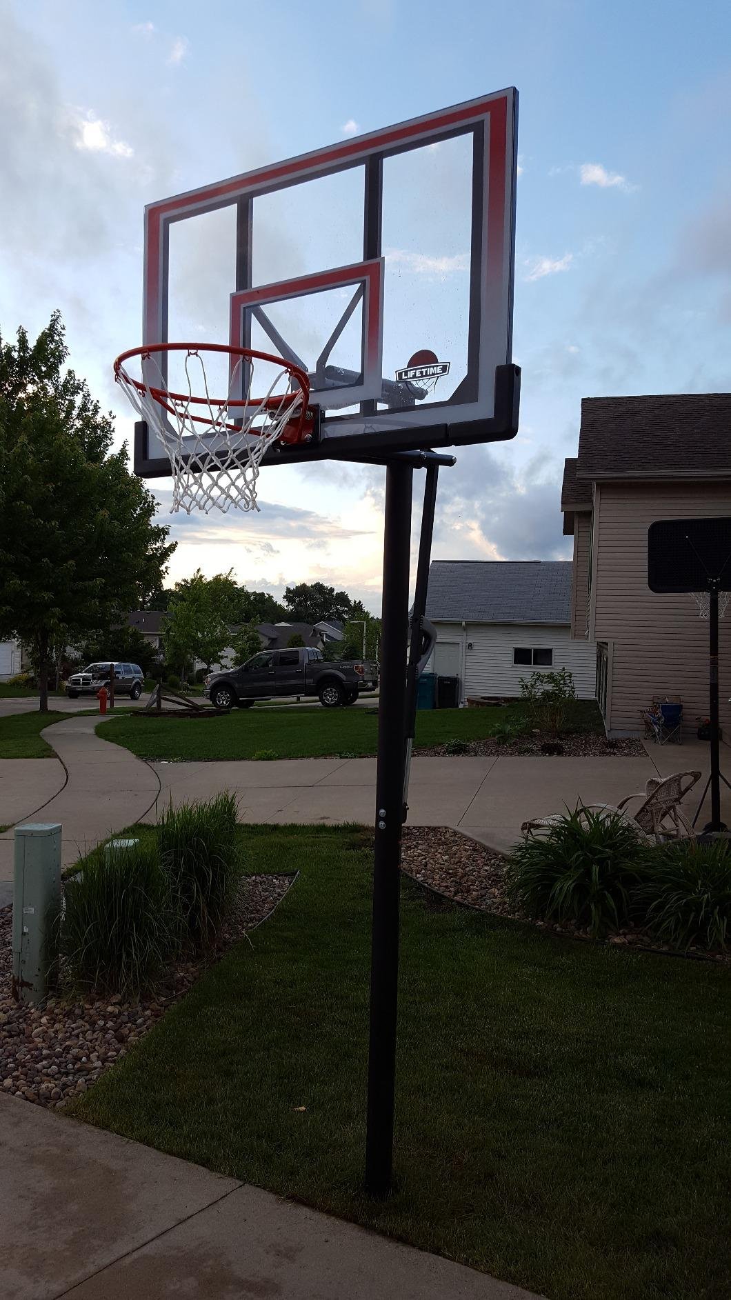 Lifetime 71799 Height Adjustable In Ground Basketball System, 50 Inch Shatterproof Backboard customer photo 2
