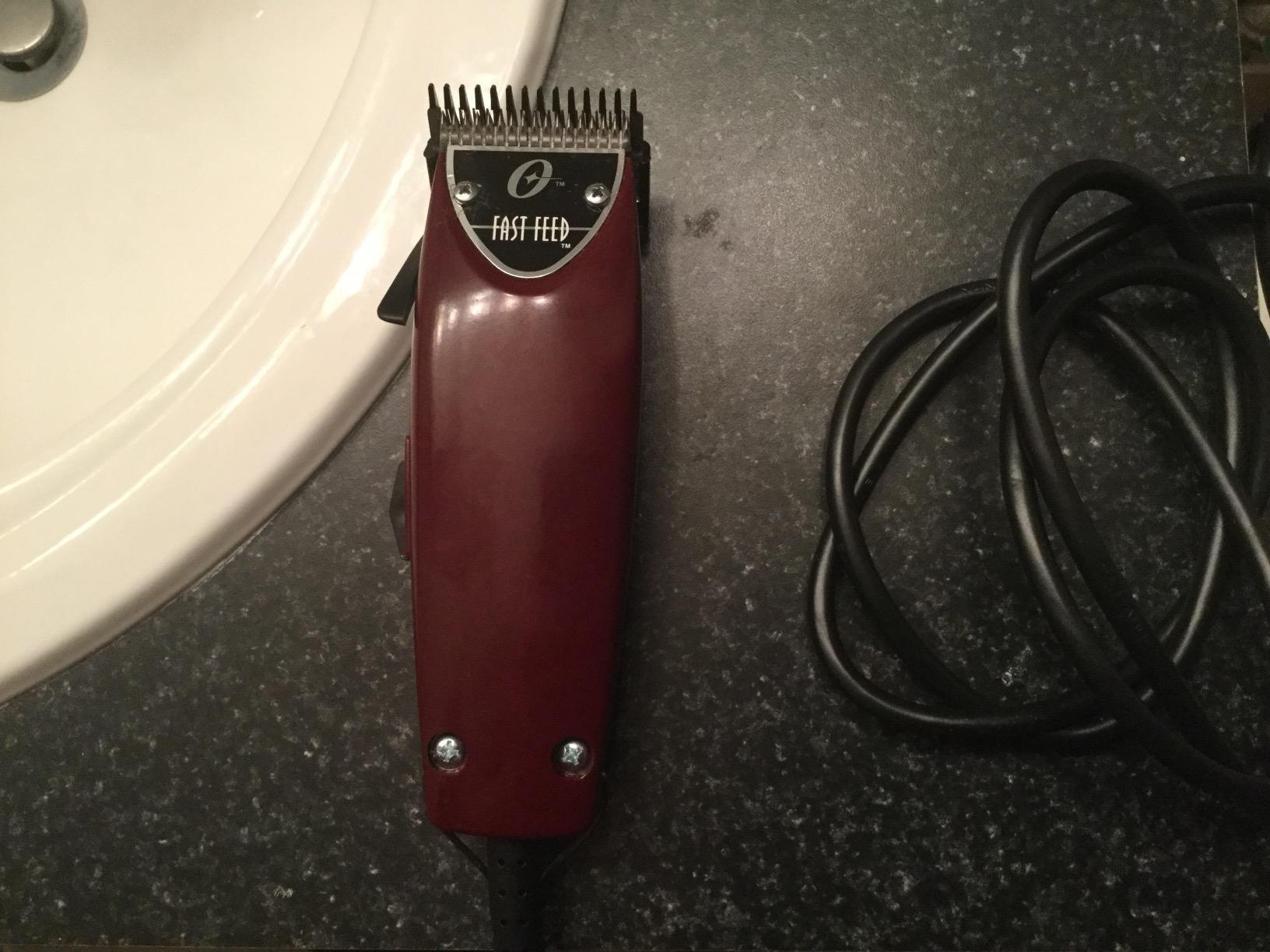Oster Professional Fast Feed Adjustable Pivot Motor Clippers - Professional Hair Clippers for Men & Barbers - Whisper Quiet & Built for Seamless Length Changes - Includes 3 Comb Guides, Guard & More customer photo 1