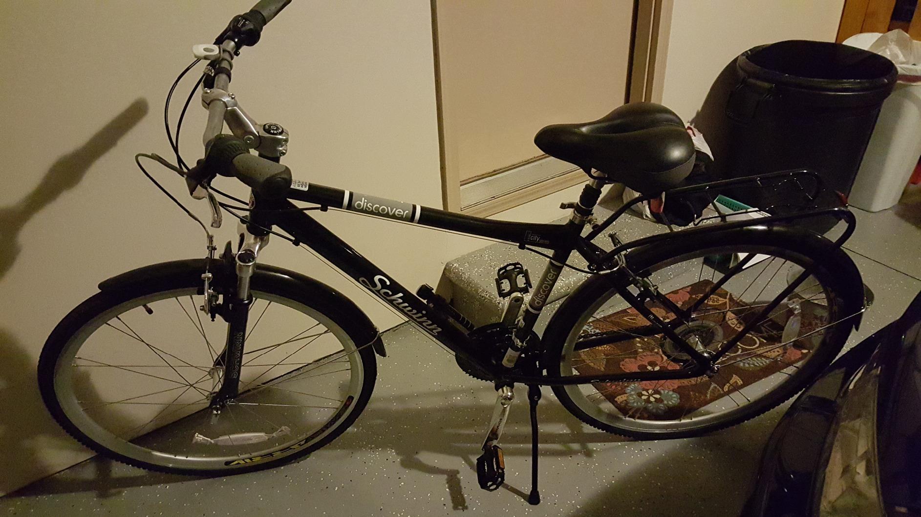Schwinn Discover Hybrid Bike, 700C Wheels, Aluminum Frame, Suspension Fork, swept-back Bars and Suspension Seat Post customer photo 1