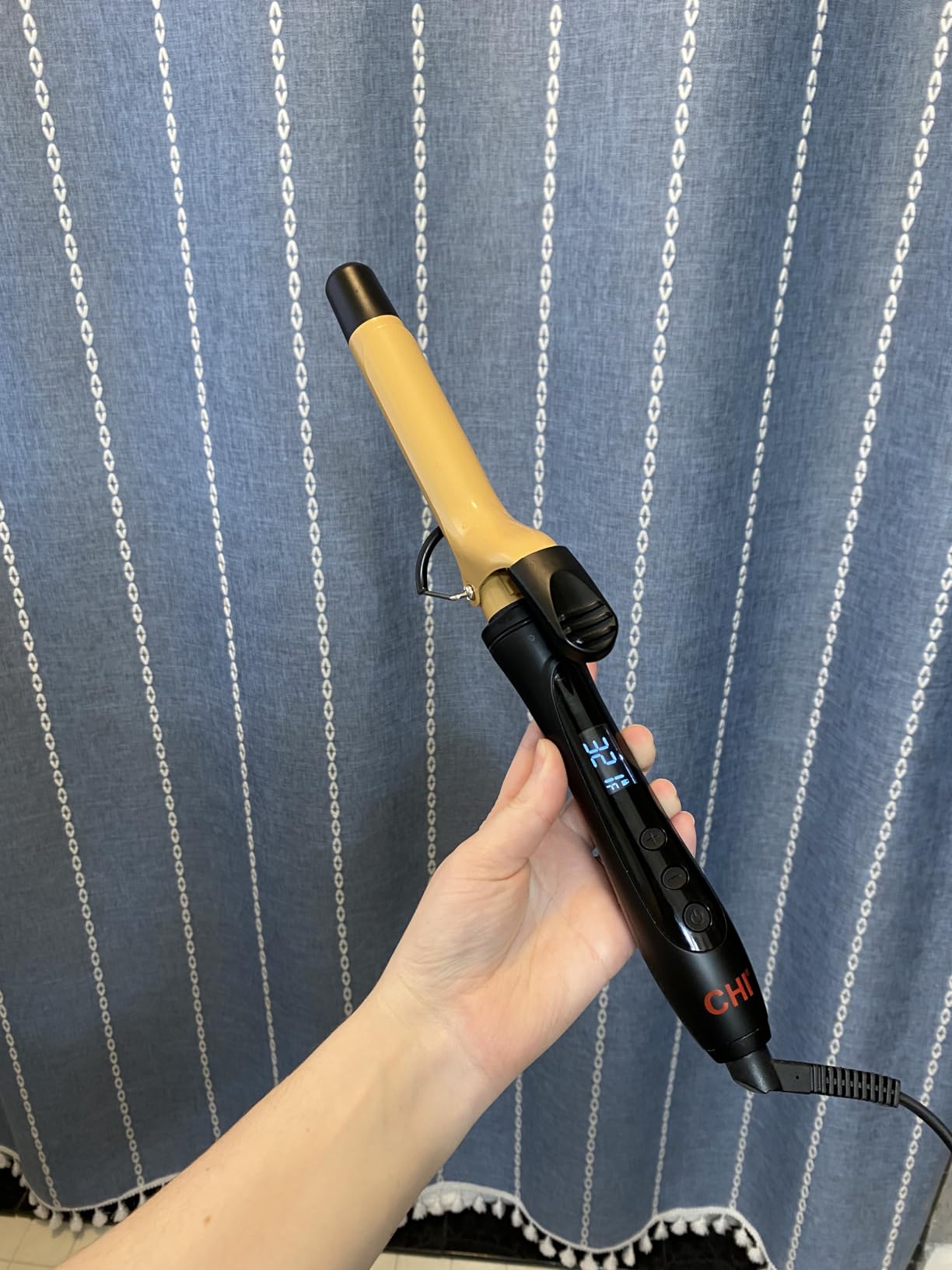 Chi Air Ca1035 Texture Tourmaline Ceramic Curling Iron 1 1/2 Inch, Onyx Black customer photo 1
