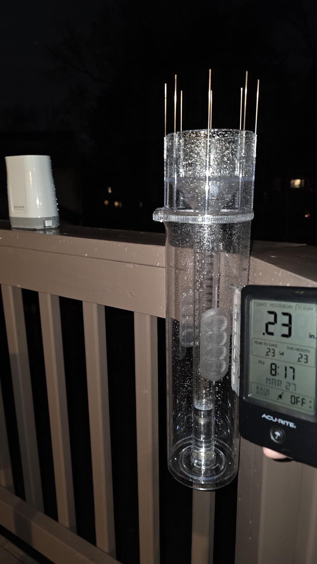 AcuRite Wireless Digital Rain Gauge with Self-Emptying Collector with Rainfall History, Alerts, and Current Date and Time (00899), Multicolor customer photo 1