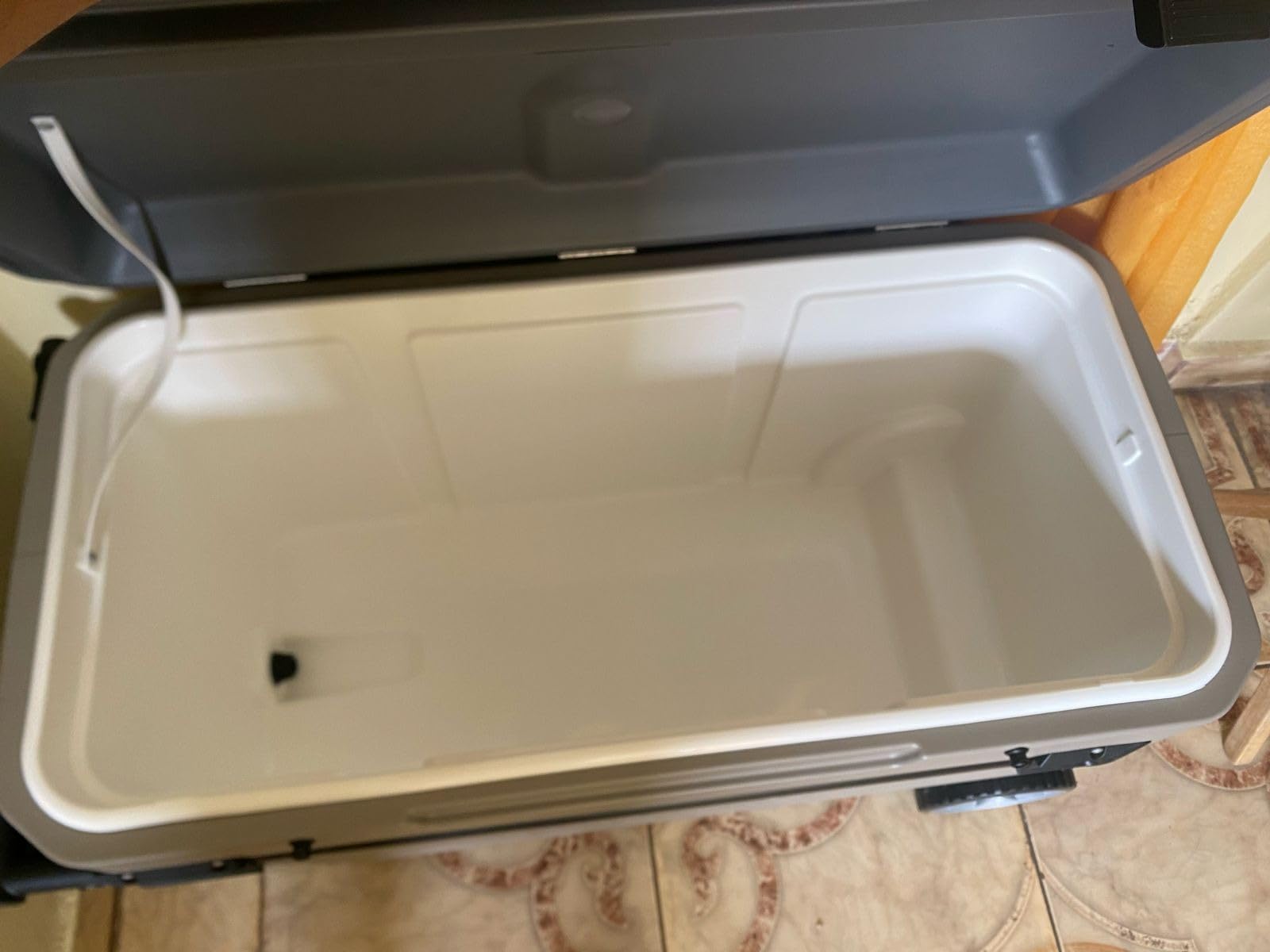 Igloo Maxcold Glide 110Qt Wheeled Cooler | Insulated Hard Shell Ice Chest customer photo 2