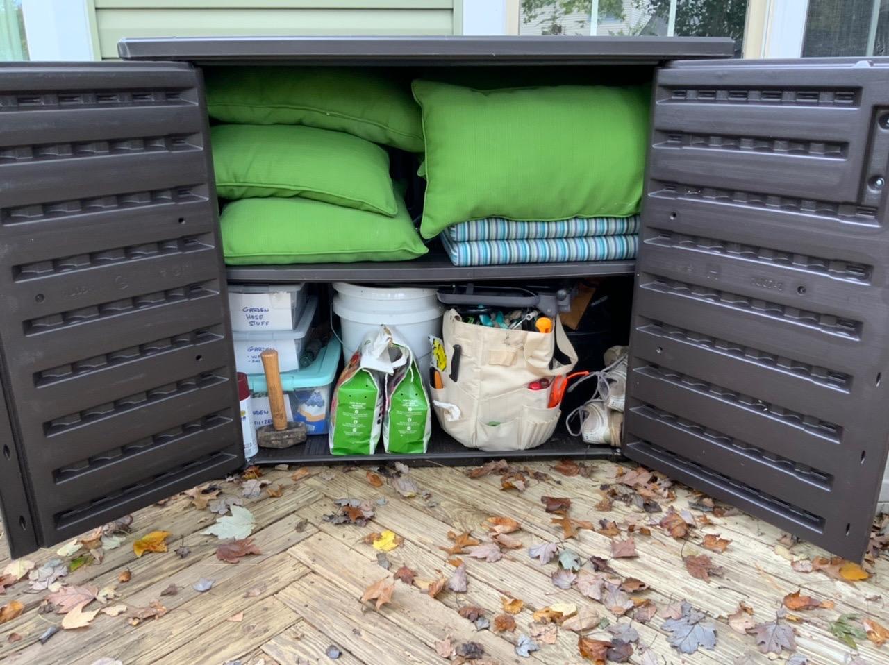 Rubbermaid Decorative Outdoor Storage Cabinet (123 Gal), Weather Resistant, Brown customer photo 1