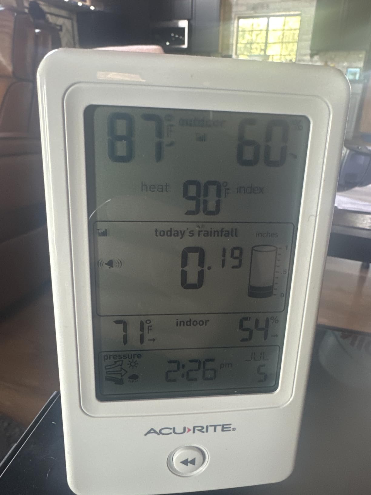 AcuRite 01089M Rain Gauge with Thermometer & Humidity customer photo 1