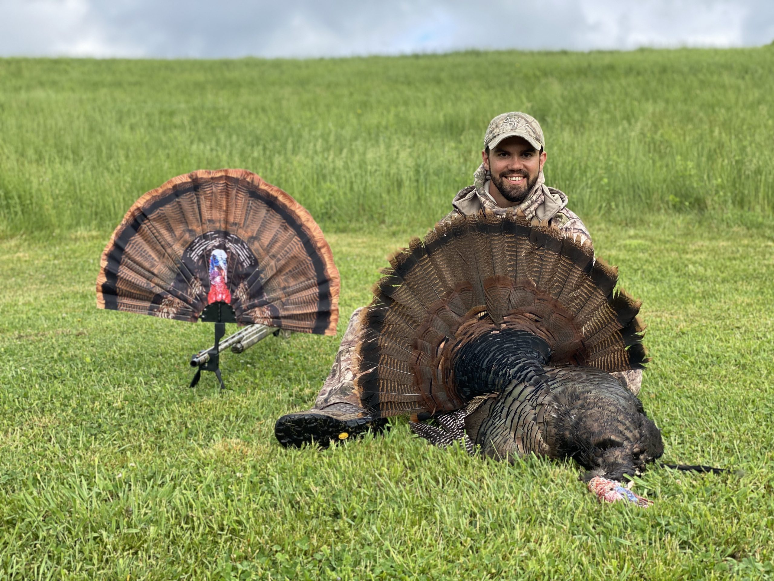 MOJO Outdoors Tail Chaser Max Turkey Fan Hunting Decoy | Realistic Painted - Portable customer photo 2