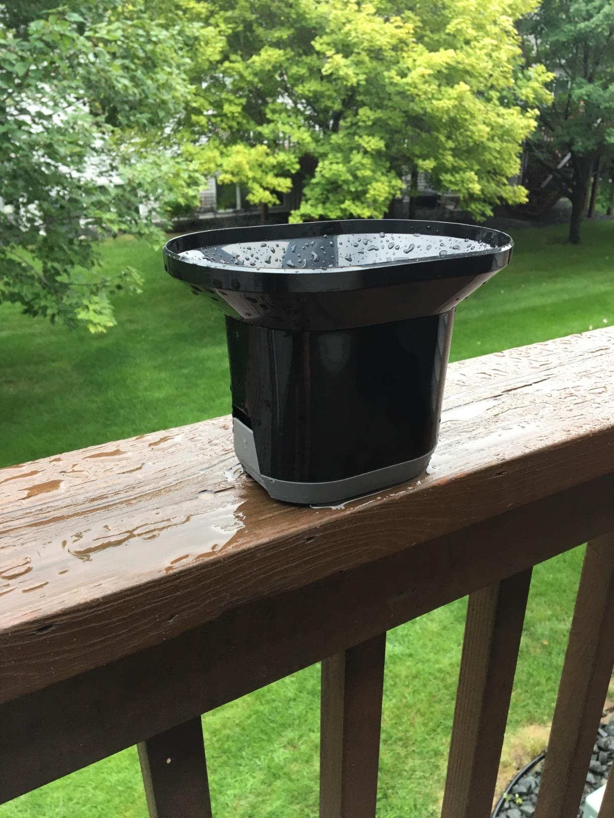 La Crosse Technology 724-1409 Wireless Rain Station, Black customer photo 1