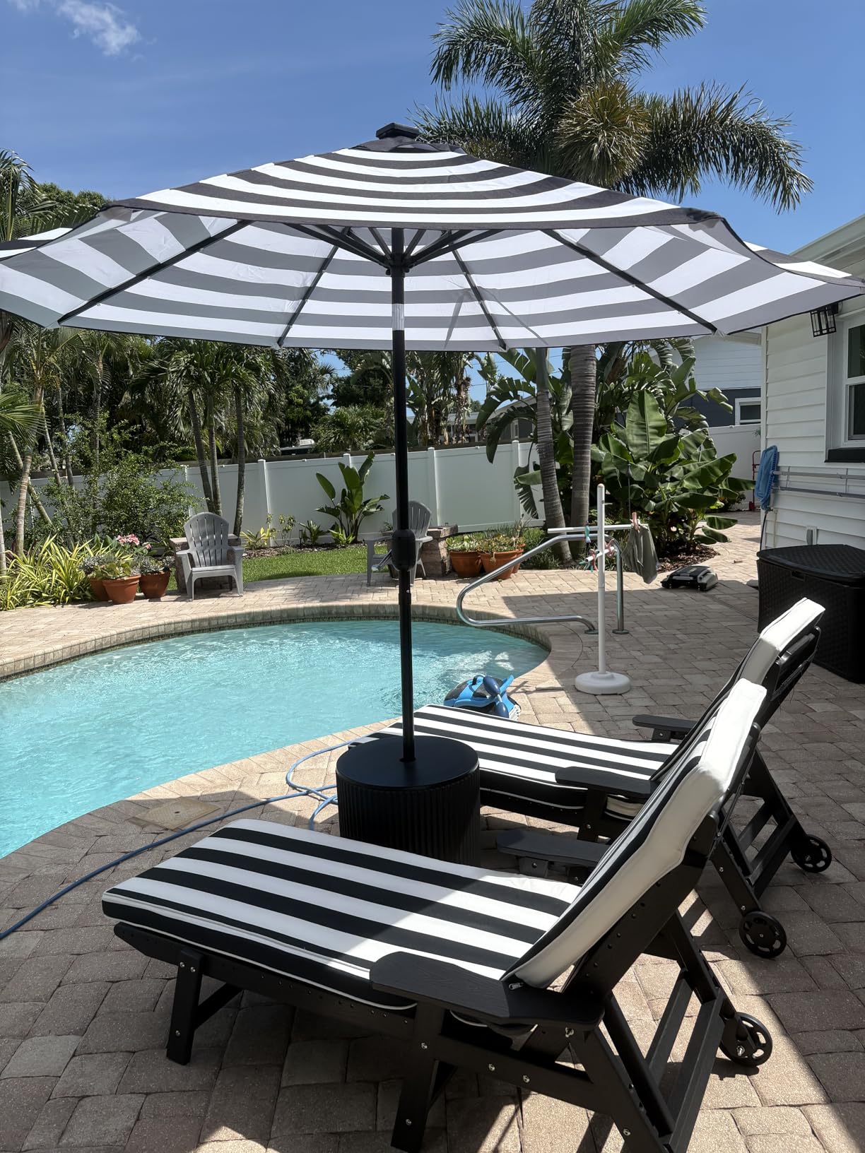 Sunnyglade 9' Solar LED Lighted Patio Umbrella with 8 Ribs/Tilt Adjustment and Crank Lift System (Light Tan) customer photo 1
