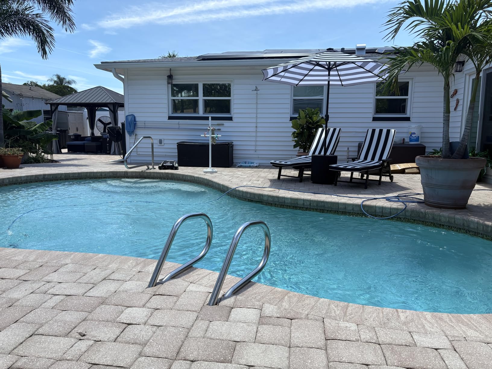 Sunnyglade 9' Solar LED Lighted Patio Umbrella with 8 Ribs/Tilt Adjustment and Crank Lift System (Light Tan) customer photo 2