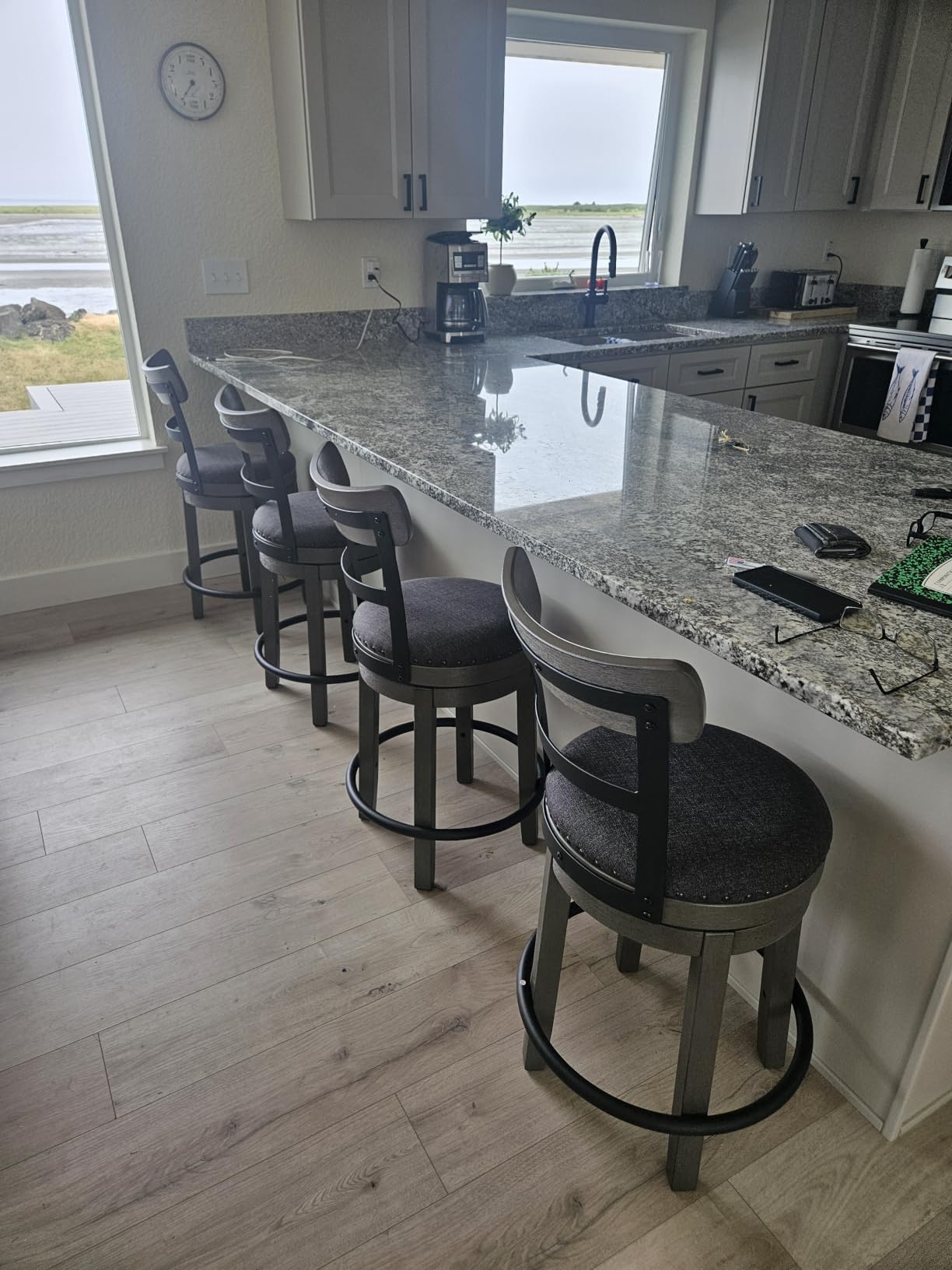 Signature Design by Ashley Valebeck Swivel Counter Height Bar Stool, White | Sturdy 24.5-inch seat with nailhead trim, Farmhouse rustic style featuring linen colored polyester, Smooth 360° rotation customer photo 2
