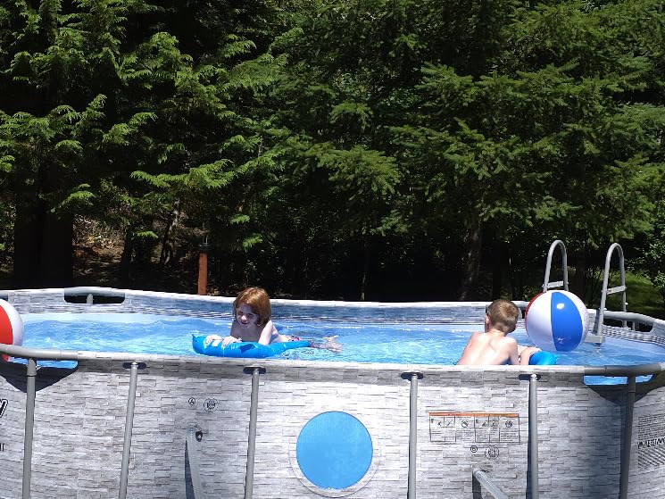 Bestway Steel Pro MAX Splashview 14ft x 8ft 2in x 39.5in Oval Above Ground Pool Set customer photo 2