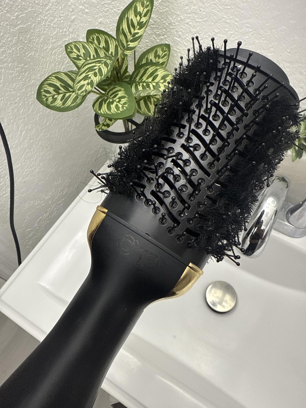 Professional Blowout Hair Dryer Brush, Black Gold Dryer and Volumizer, Hot Air Brush for Women, 75MM Oval Shape (Black Gold) customer photo 1