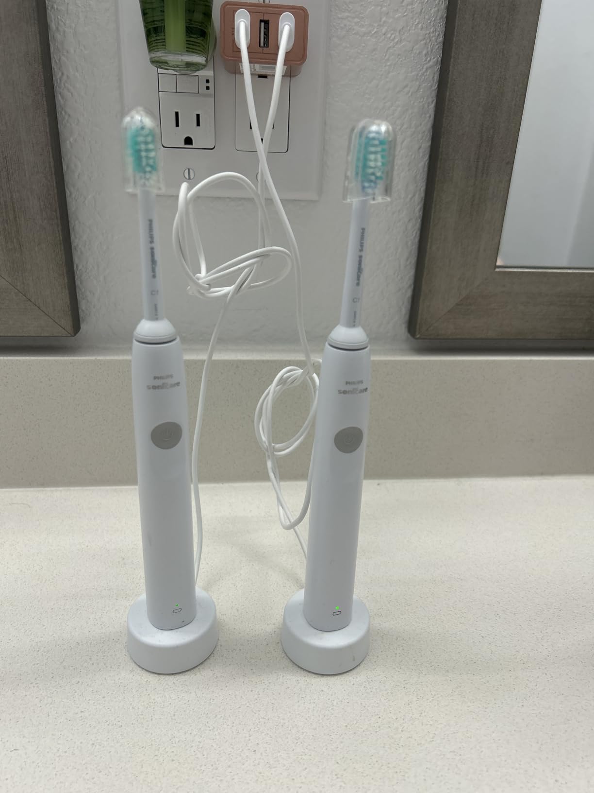 PHILIPS Sonicare 1100 Rechargeable Electric Toothbrush, 1 Brush Head, White customer photo 1
