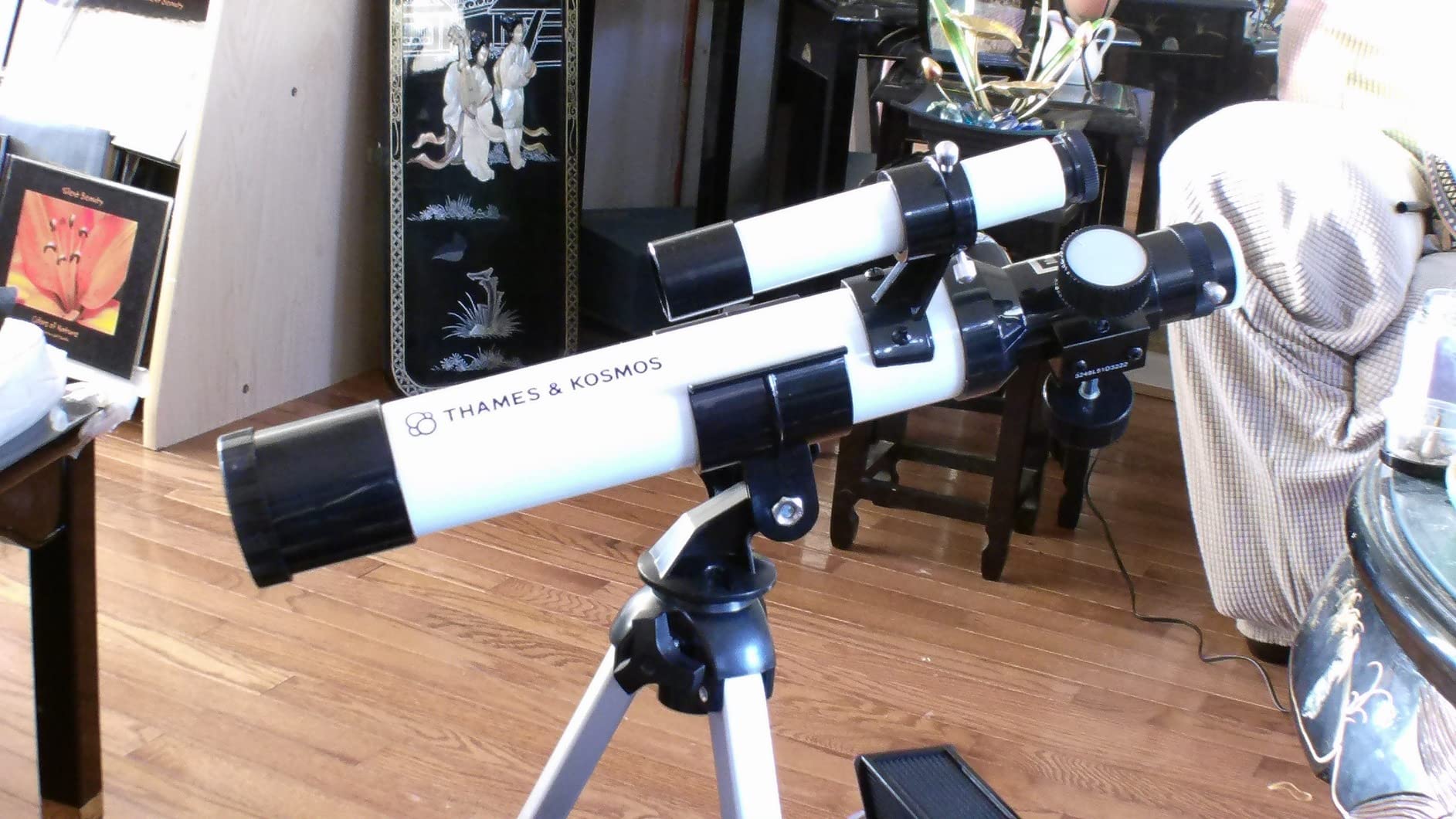 The Thames & Kosmos Telescope Essential STEM Tool | Childrens Refractor Telescope with 100x Magnification & Built-in Compass | Classic Scientific Device for Astronomical & Terrestrial Observations customer photo 1