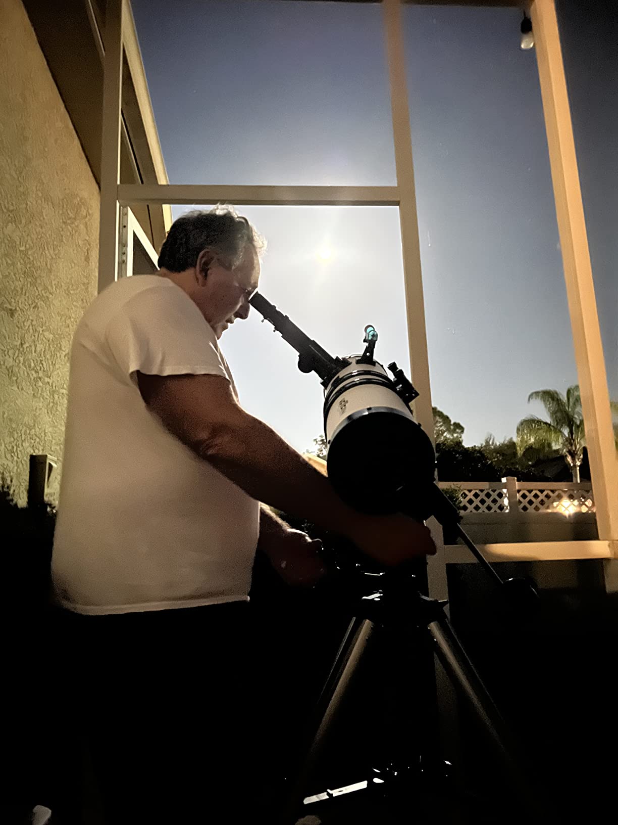 Koolpte 130EQ Reflector Telescope, 130mm Aperture, EQ Mount | 650mm focal length, manual equatorial mount, phone adapter, 2x Barlow lens, Moon filter, wireless remote customer photo 1