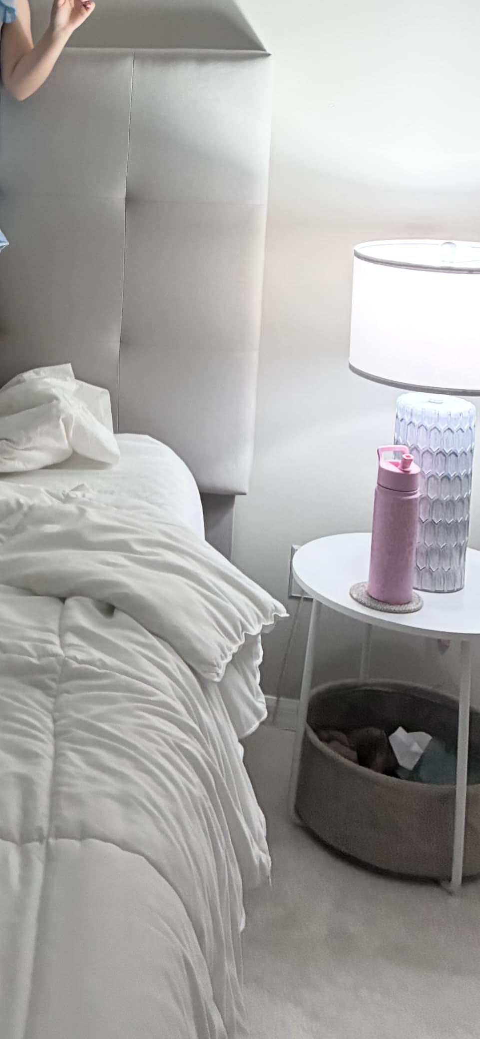 VASAGLE LILEA Collection - Small Round Side End Table, Modern Nightstand with Fabric Basket, Matte White and Camel Brown ULET223W10 customer photo 1