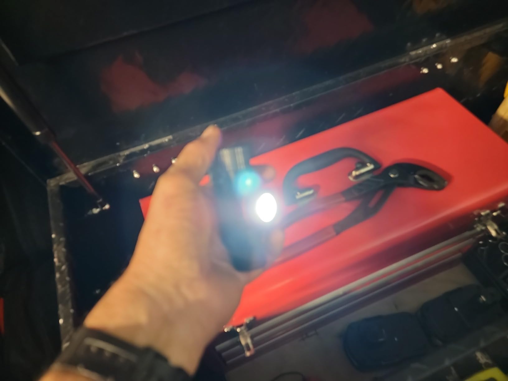 EverBrite Rechargeable Headlamp, 1000 Lumen LED Rechargeable Headlight with 5 Light Modes, Magnetic Base and Adjustable Headstrap, Perfect for Camping, Hiking, Caving, Fishing customer photo 1