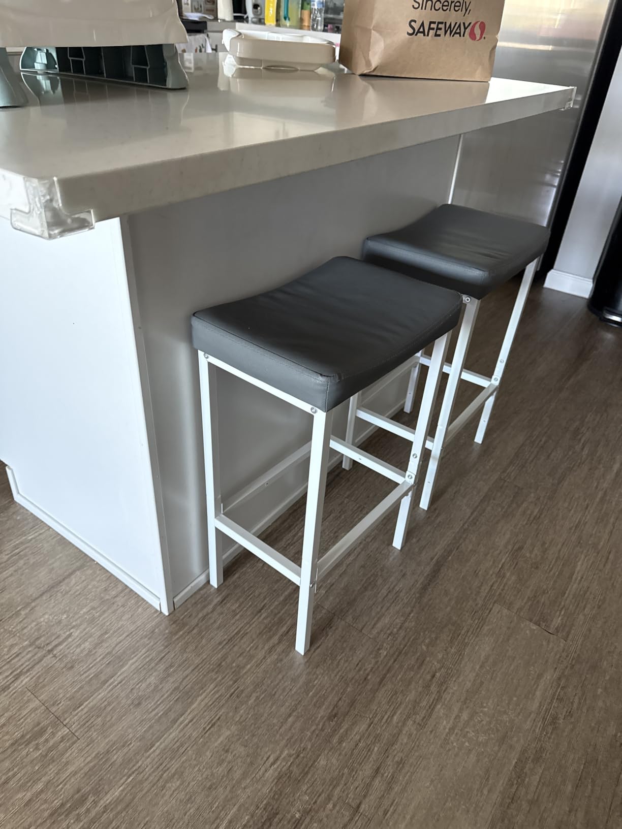HOOBRO Bar Stools, Set of 2 Bar Chairs, Counter Height Stools, Saddle Barstools with Curved Surface, 24.8 Inches, 2.4