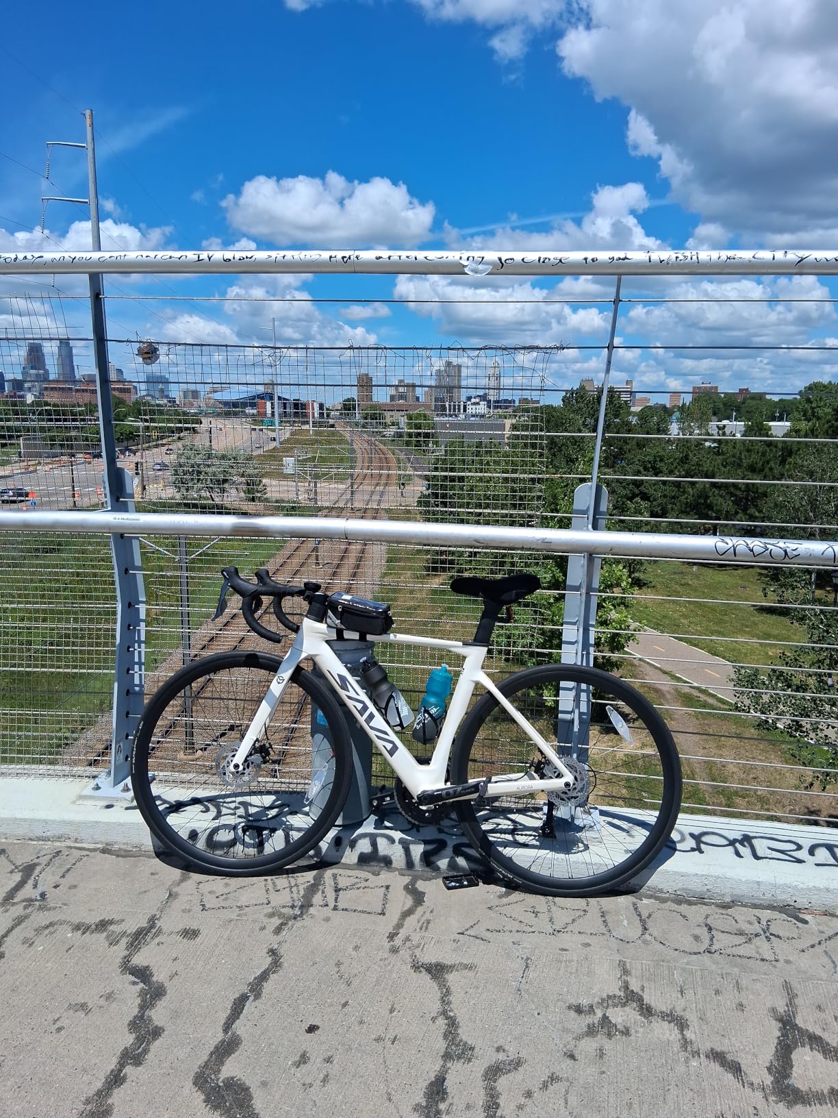 SAVADECK Carbon Disc Road Bike, Integrated Design Racing Bicycle, Carbon Frame & Fork, Shimano SORA R3000 18 Speed Disc Brake Road Bike customer photo 1