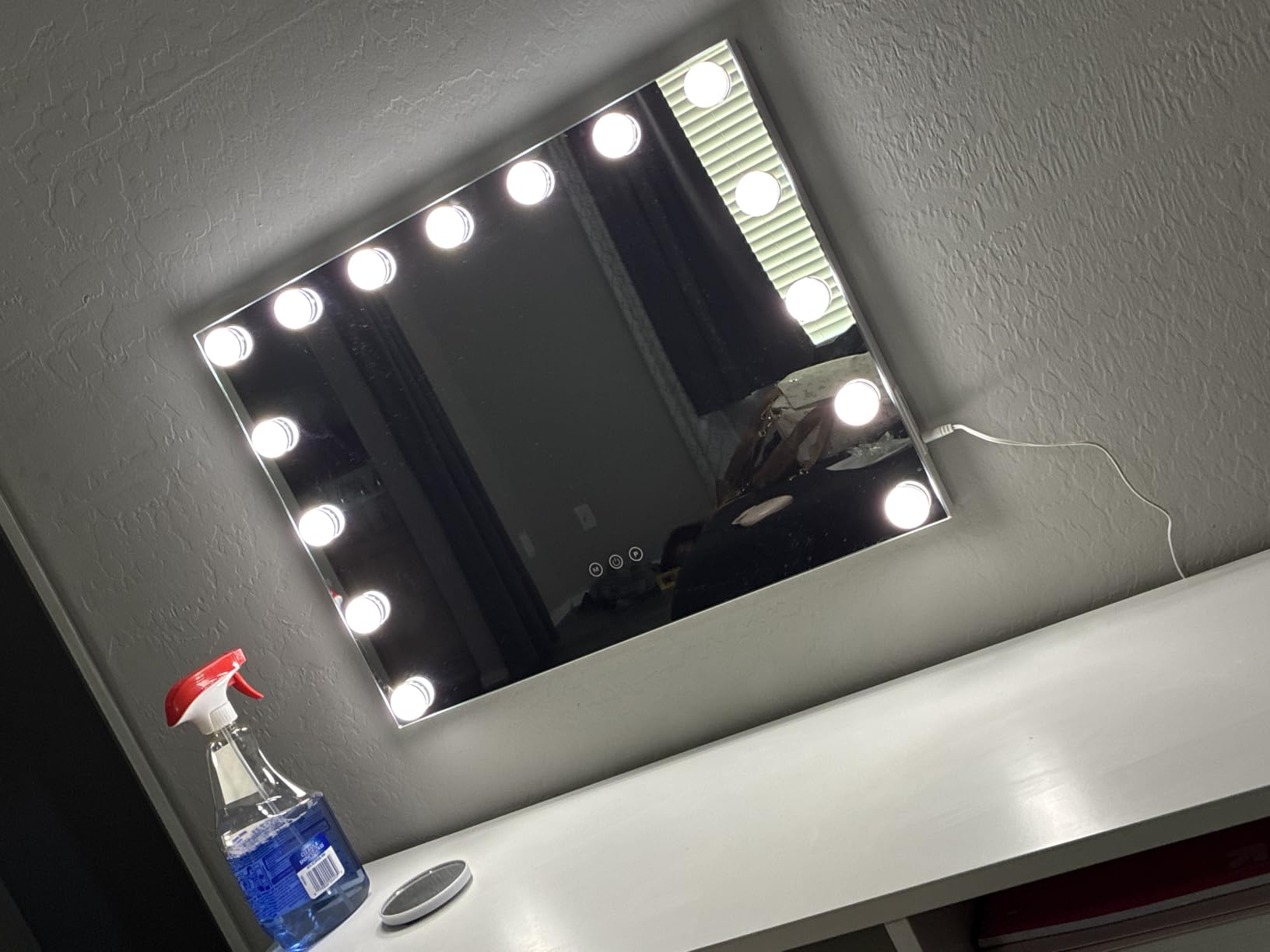 Ratsamee Hollywood Vanity Mirror with Lights, 23 inch x 18 inch, 15 Dimmable Bulbs, 3 Color Lights, Make Up Lighted Mirror, USB Charging Port, Gifts for Women Wife Teengirls White customer photo 2