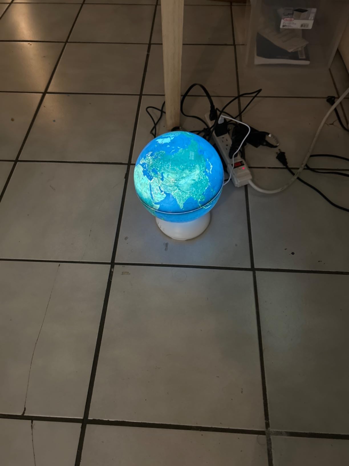USA Toyz Cityscapes Illuminated Globe for Kids Learning STEM - Globe with Stand, 3 Sleep Settings, Auto Rotation, LED Desk or Night Stand Light Lamp, Educational World Globes for Kids 8+, 10