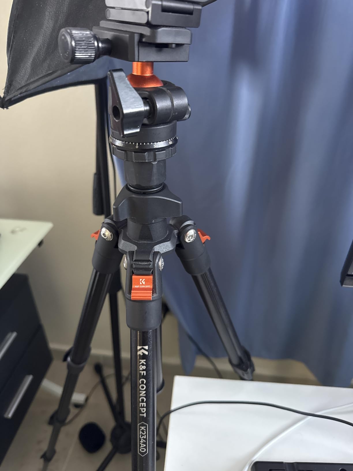 K&F Concept 76 inch Camera Tripod with Rotatable Multi-Angle Center Column, Lightweight Travel Outdoor DSLR Tripods with 360 Degree Ball Head Load Capacity 8kg/17.6lbs, Cellphone Clips for Smartphone customer photo 1
