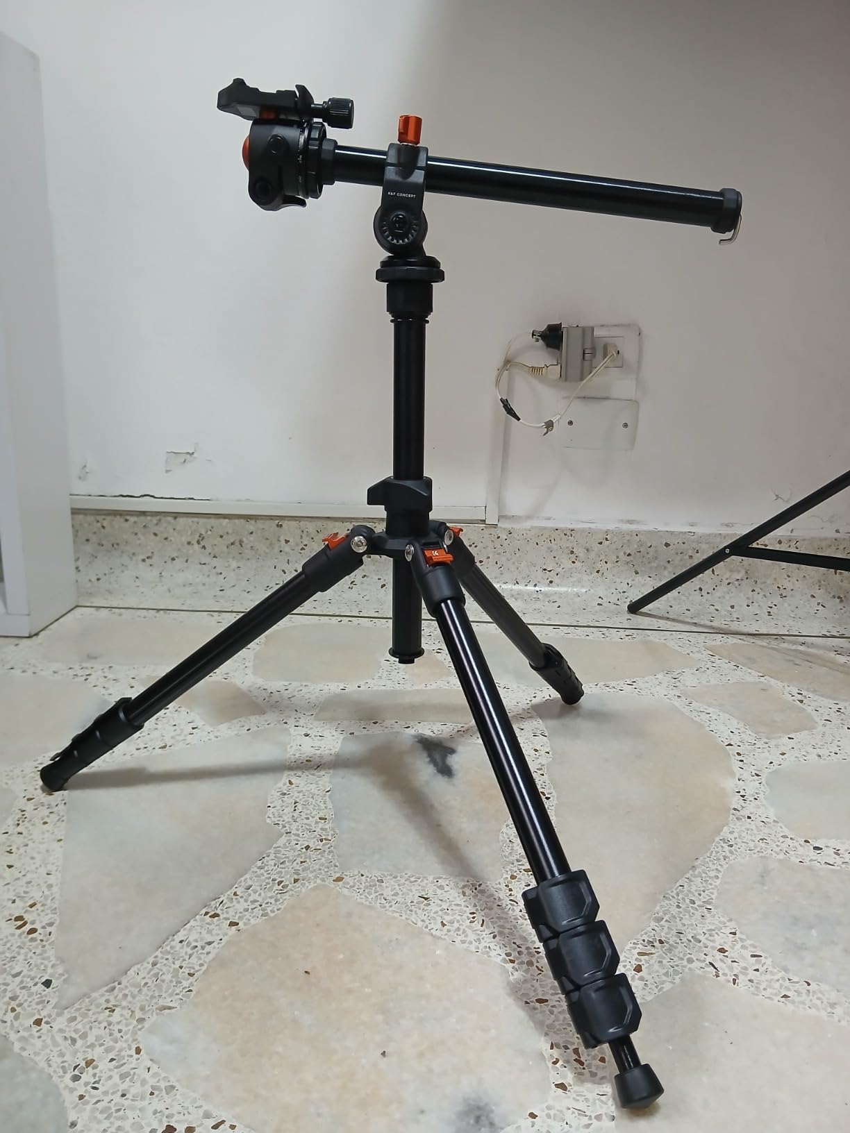 K&F Concept 76 inch Camera Tripod with Rotatable Multi-Angle Center Column, Lightweight Travel Outdoor DSLR Tripods with 360 Degree Ball Head Load Capacity 8kg/17.6lbs, Cellphone Clips for Smartphone customer photo 2