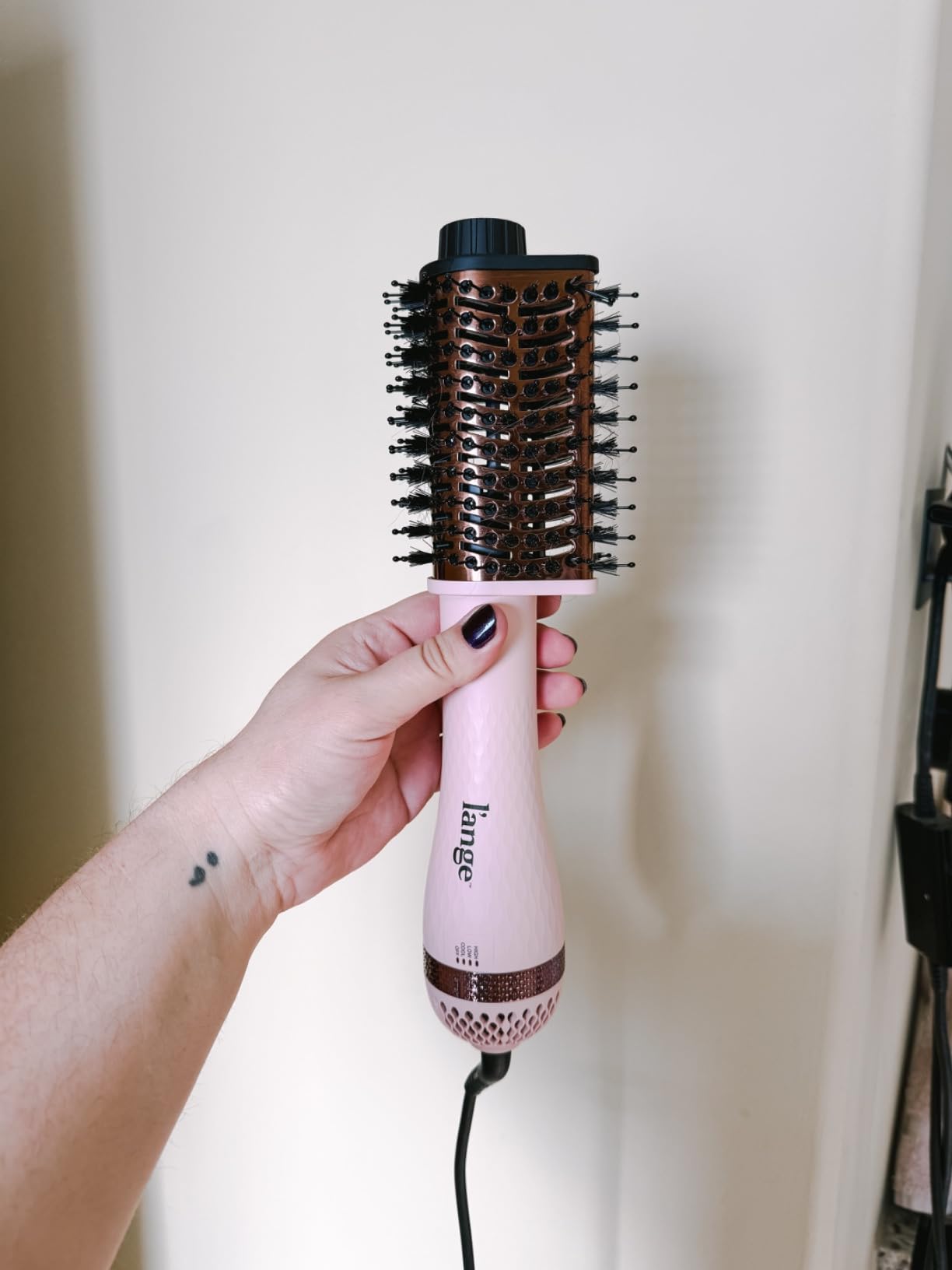 L'ANGE HAIR Le Volume Elevé 65MM 2-in-1 Titanium Brush Dryer | Dry and Style | Unique Teardrop Shape Barrel | 3 Heat Settings | 360° Vented Airflow | Ionic Technology for Frizz-Free Styling (Blush) customer photo 2