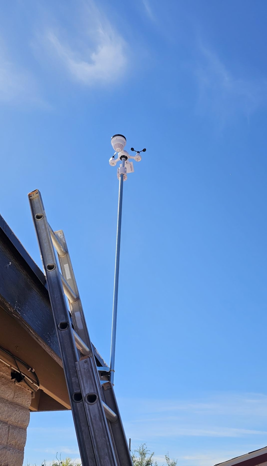 VEVOR 7-in-1 Wi-Fi Solar Self-Charging Weather Station with 7