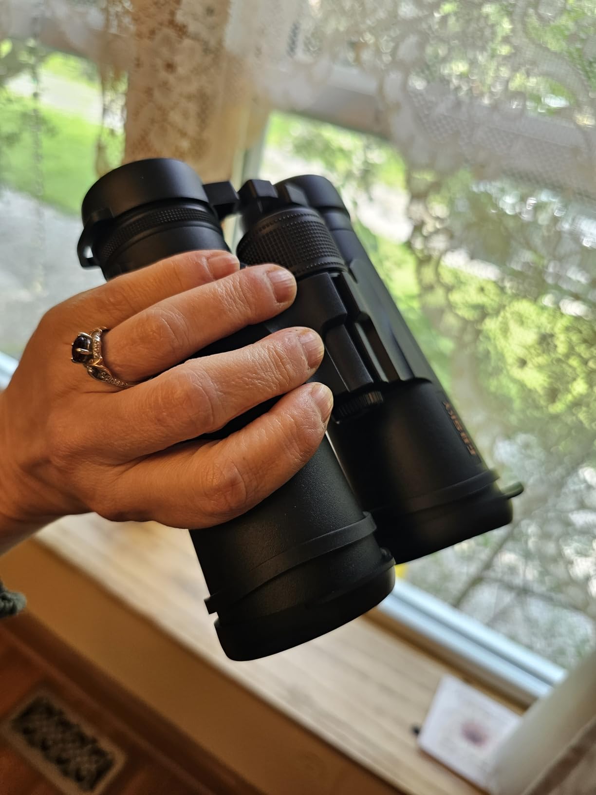 Gosky 8x42 Roof Prism Binoculars for Adults, HD Professional Binoculars for Bird Watching Travel Stargazing Hunting Concerts Sports-BAK4 Prism FMC Lens-with Phone Mount Tripod Strap Carrying Bag customer photo 1