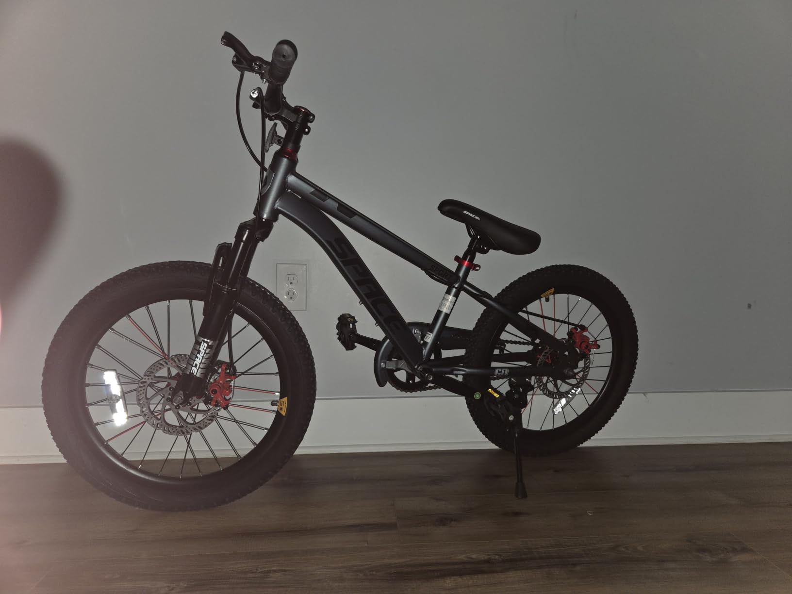 18 and 20 Inch Kids Bike with Handbrake for Boys and Girls | Adjustable seat and responsive handbrake for neighborhood rides and daily practice customer photo 1