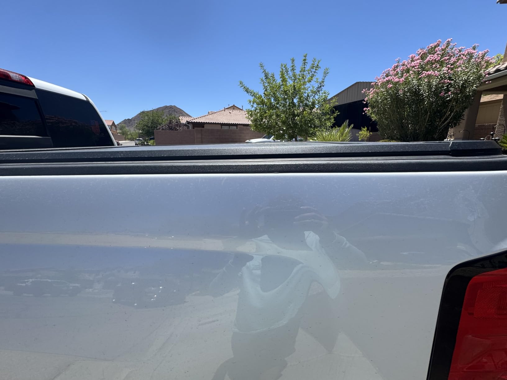 Retractable Hard Tonneau Cover Fits 2014-2026 Chevy Silverado 1500 & GMC Sierra 1500 Short Bed 5.8 Ft (70