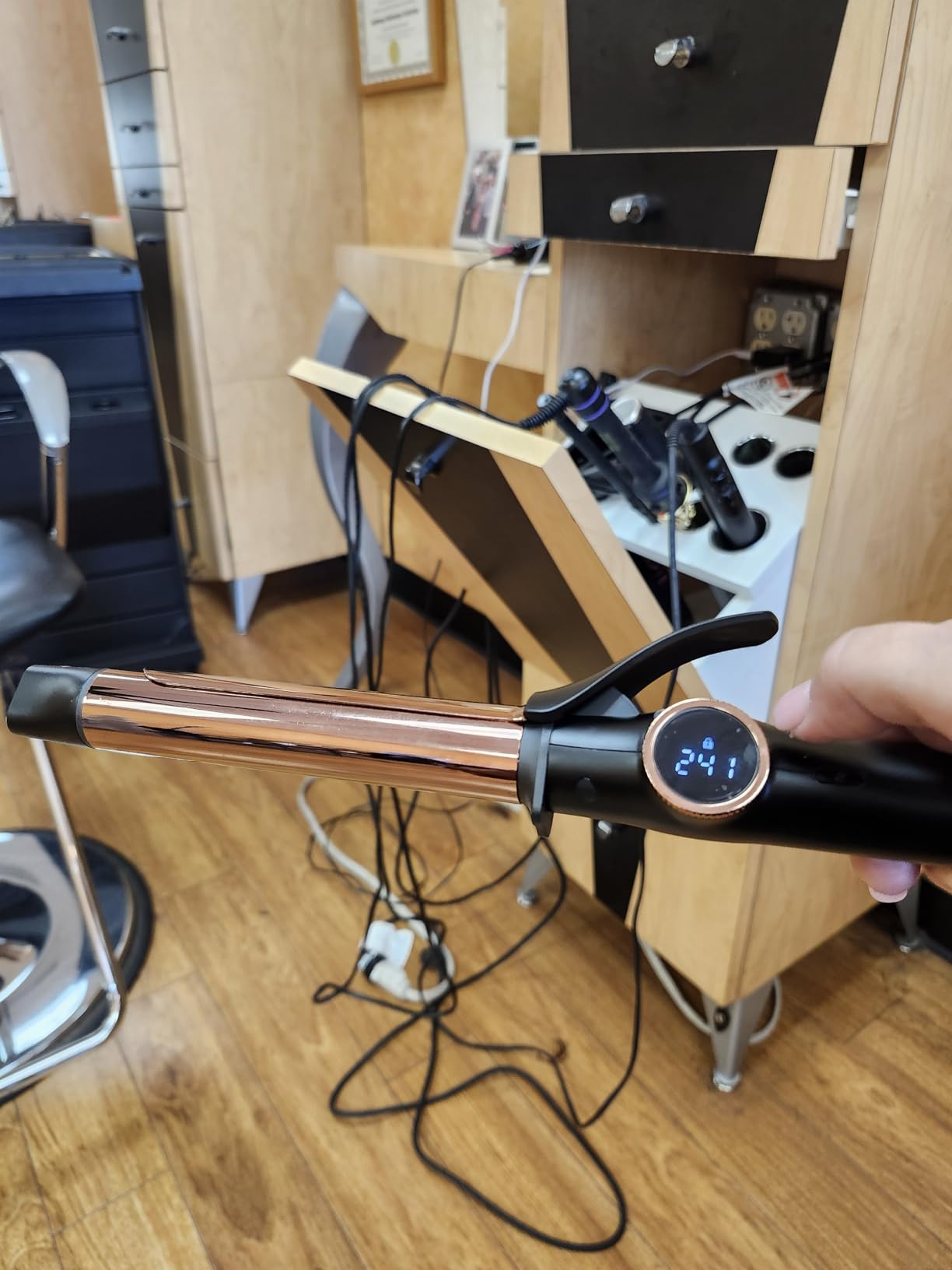 ELLA BELLA Slimline Curling Iron 1 Inch, Dual Voltage, Titanium Coating | Professional Curling Wand for Long-Lasting Curls and Reliable Everyday Styling Results, All Hair Types customer photo 1