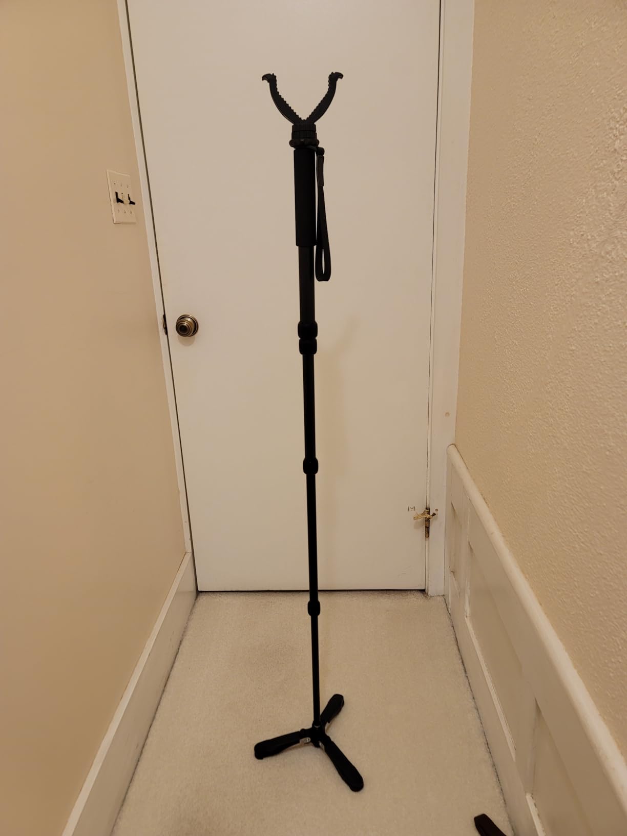 CVLIFE Hunting Monopod Shooting Stick, Shooting Rest Hunting Tripod Gun Rifle Rest, Adjustable Aluminum 20.5