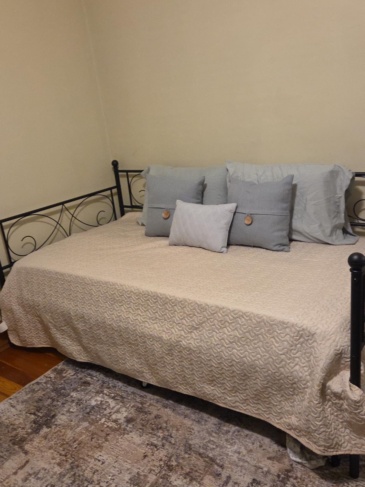IDEALHOUSE Twin Daybed with Trundle, Metal Trundle Bed, Sofa Bed Frame, Heavy Duty Metal Slats, 6 Universal Wheels, Space Saving, for Living Room, Bedroom, Guest Room customer photo 1