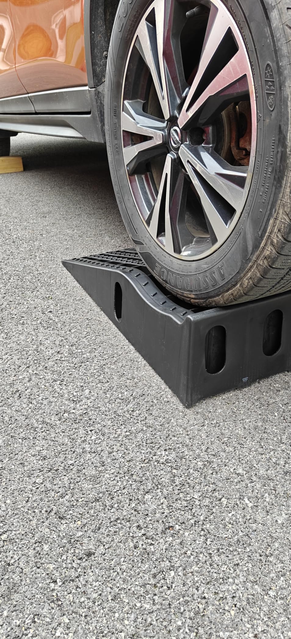 Amazon Basics Automotive Loading Ramp, Textured Traction Surface, Black, 2 Pack customer photo 1