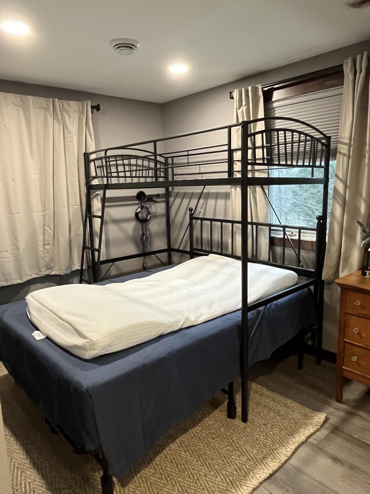 Decofy Metal Loft Bed Twin Size, Heavy Duty Loft Bed with Bedside Caddy, EVA Anti-Slip Ladder with Sturdy Guardrails, Space-Saving Twin Size Loft Bed for Teens & Adults for Bedroom Dorm (Black) customer photo 1