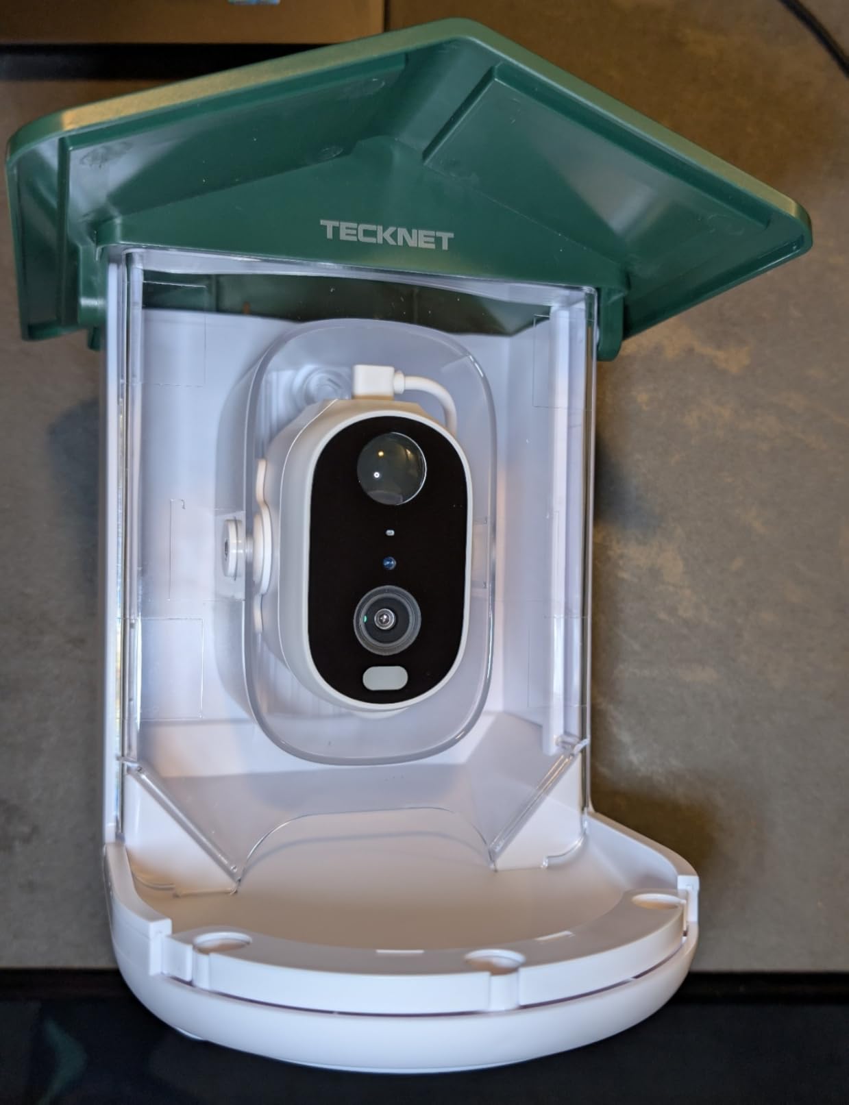 TECKNET Smart Bird Feeder with Camera, 2K UHD Video, AI Bird Species Identification, Instant Arrival Alerts, Solar Powered, Waterproof Birdhouse Camera, Gift for BirdLovers, Family, Green customer photo 2