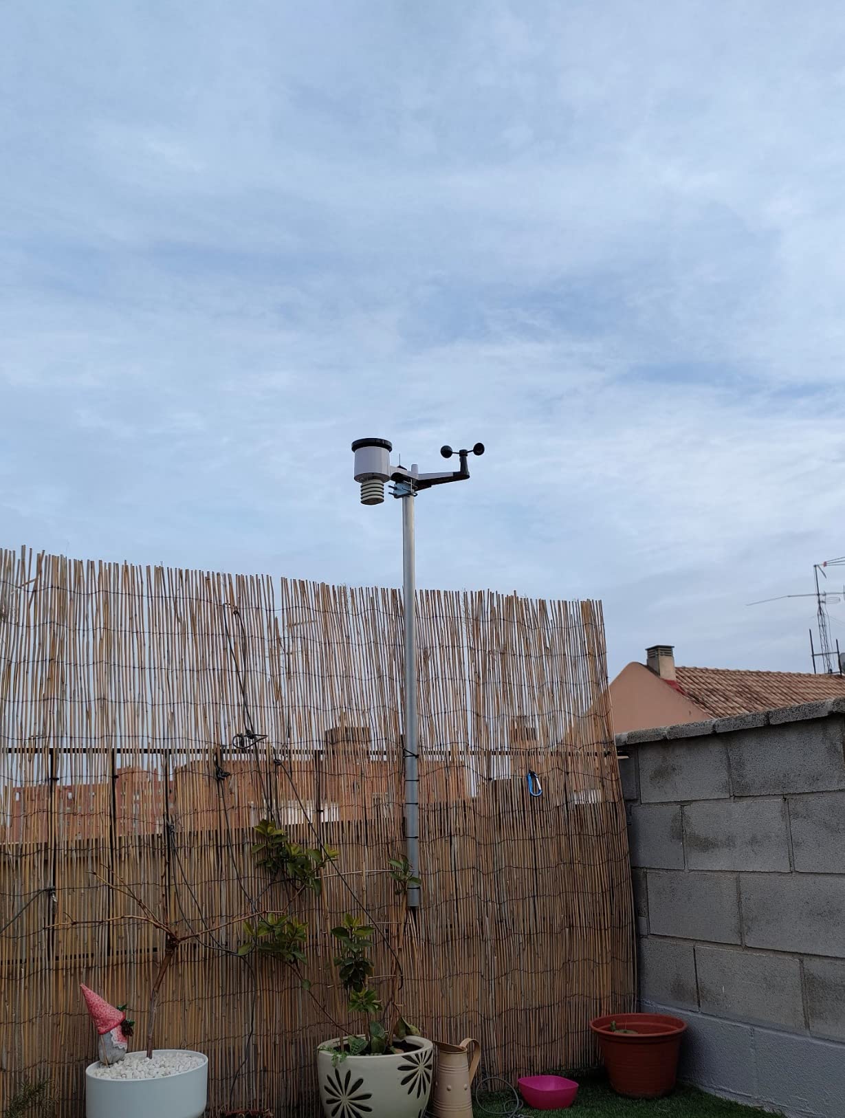 Sainlogic Weather Station Wireless, Weather Station with Rain Gauge, Wind Speed, Wind Direction, Weather Forecast, Air Pressure, Humidity (No WiFi) customer photo 1