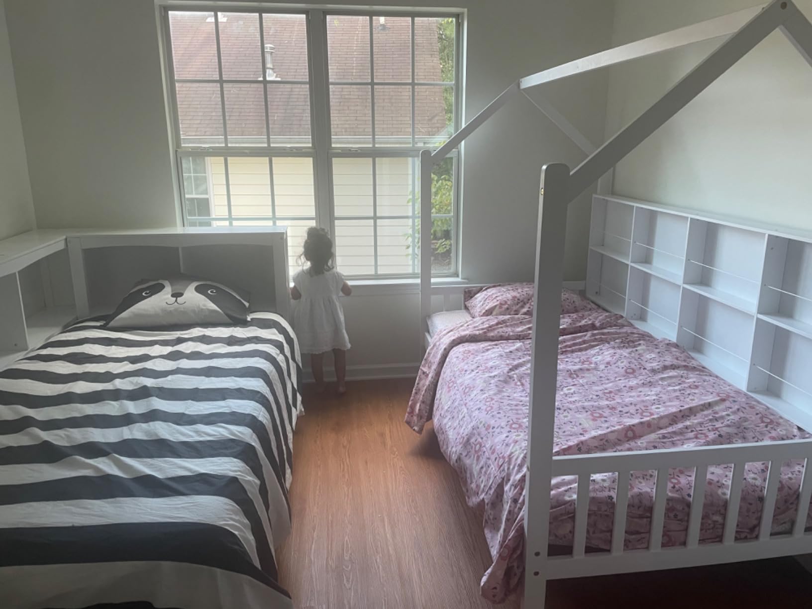 Bellemave Twin Size Wooden House Bed with Original Wood Colored Frame, Pull-Out Trundle & Built-in Bookshelf Storage for Kids or Guest Room, White + Natural customer photo 2