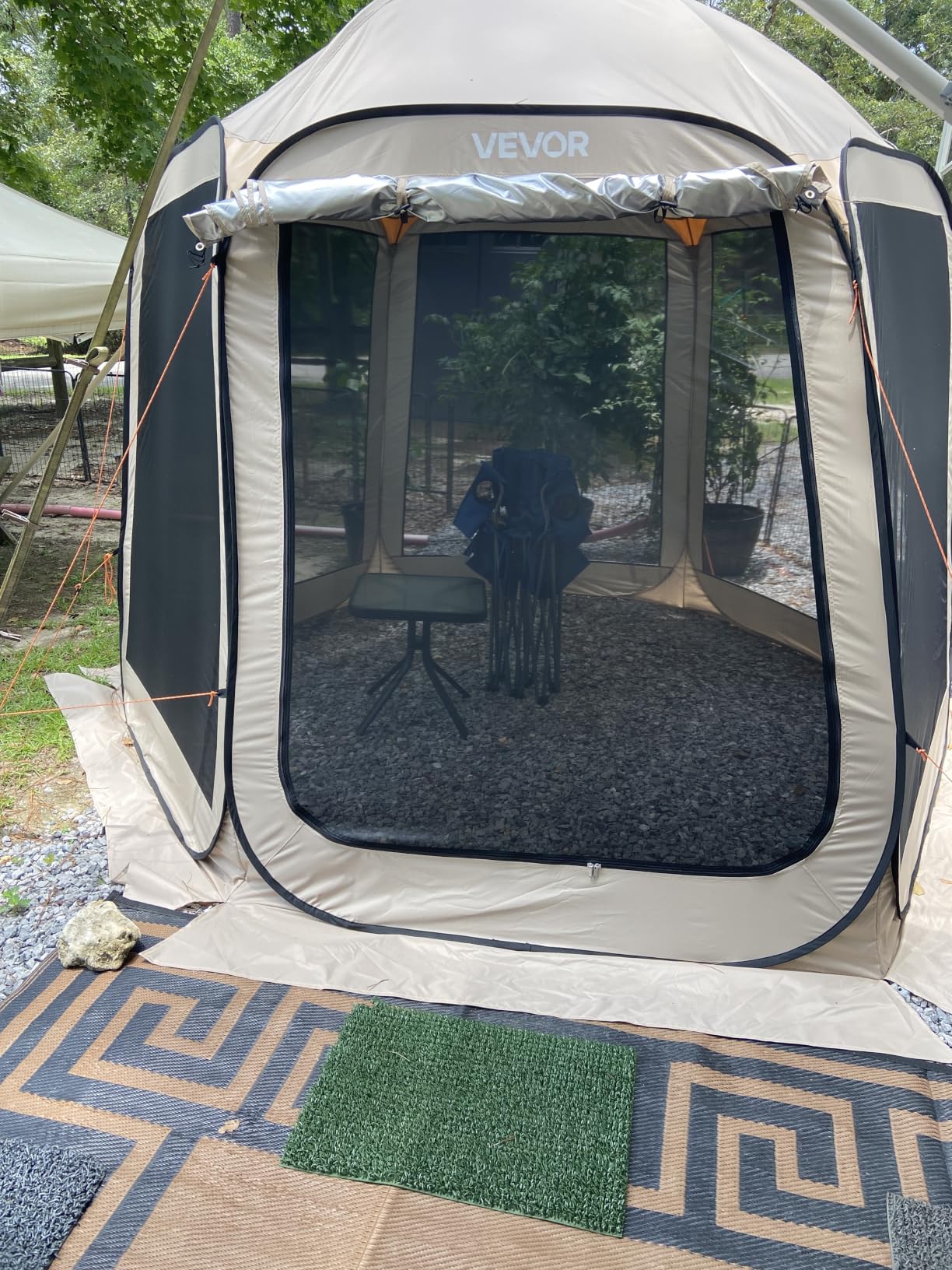 VEVOR Screen House Tent 6x6FT Pop-Up Screen Tent for 4-6 Person, Portable Screen Room Gazebo with Netting, Carry Bag & Ground Stakes, Instant Screen Canopy for Patio Backyard Garden Camping customer photo 2
