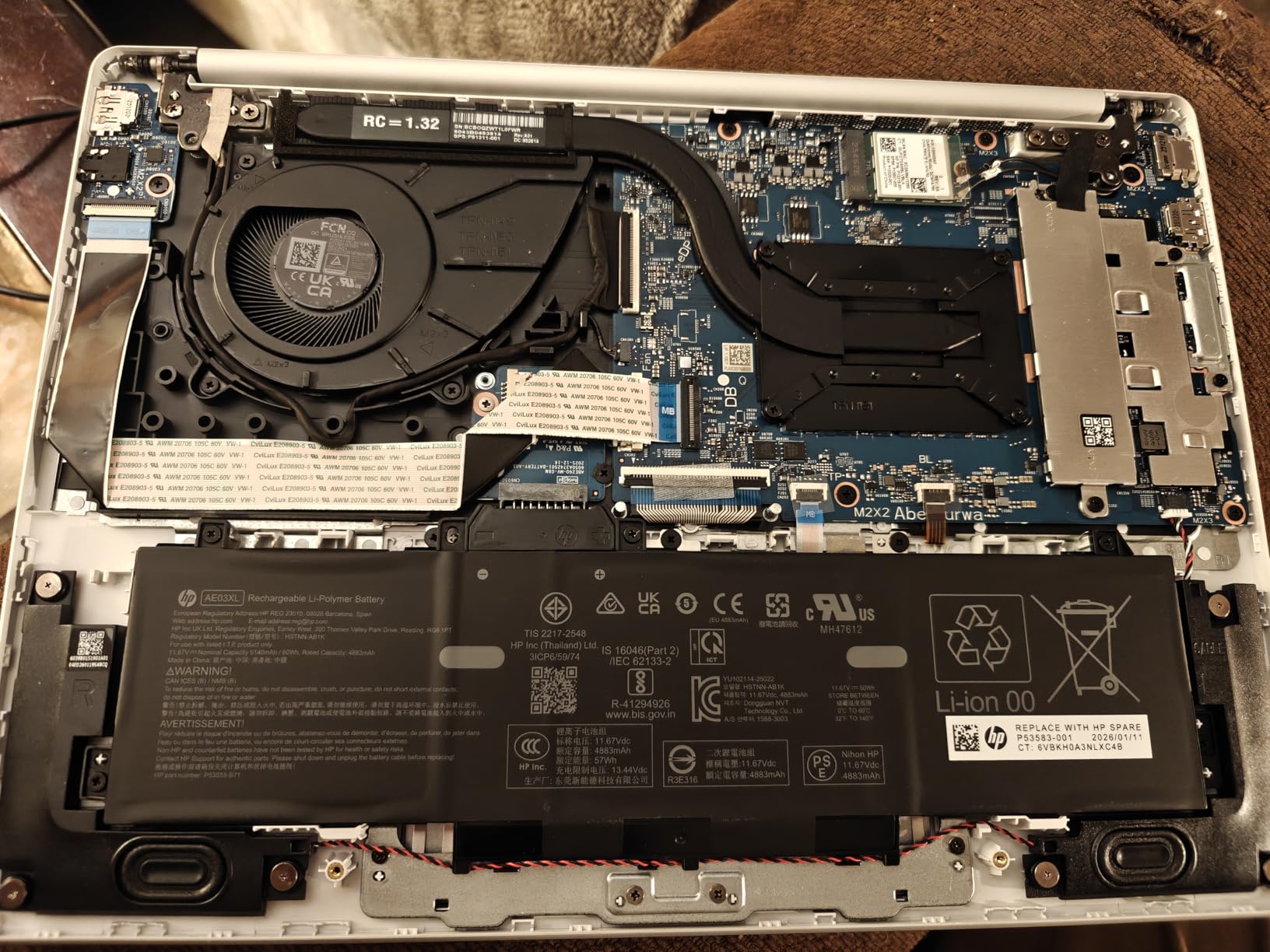 HP OmniBook 3 14 inch Next Gen AI PC, 2K Display, Snapdragon X X1-26-100, 16 GB RAM, 512 GB SSD, Qualcomm Adreno GPU, Windows 11 Home, Glacier Silver, 14-hz0099nr customer photo 2