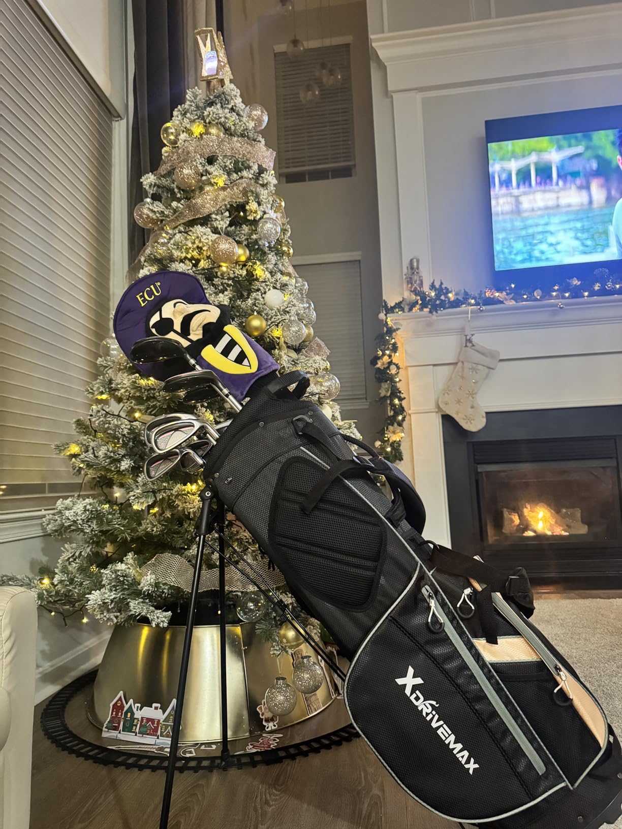 XDriveMax Golf Stand Bag - Lightweight 8-Way & 5-Way Dividers | Includes insulated cooler pocket, dual strap, and rain cover, offering versatile storage and comfort. customer photo 1