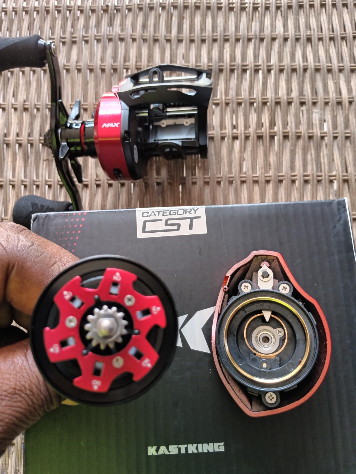 KastKing Royale Legend Max 300 Baitcasting Fishing Reels, 6.1:1 Gear Ratio | Max Drag: 35 lb, 9+1 BB, 11.1 oz, High-Capacity CNC Aluminum U-Shaped Spool, Adjustable Centrifugal Braking System customer photo 1