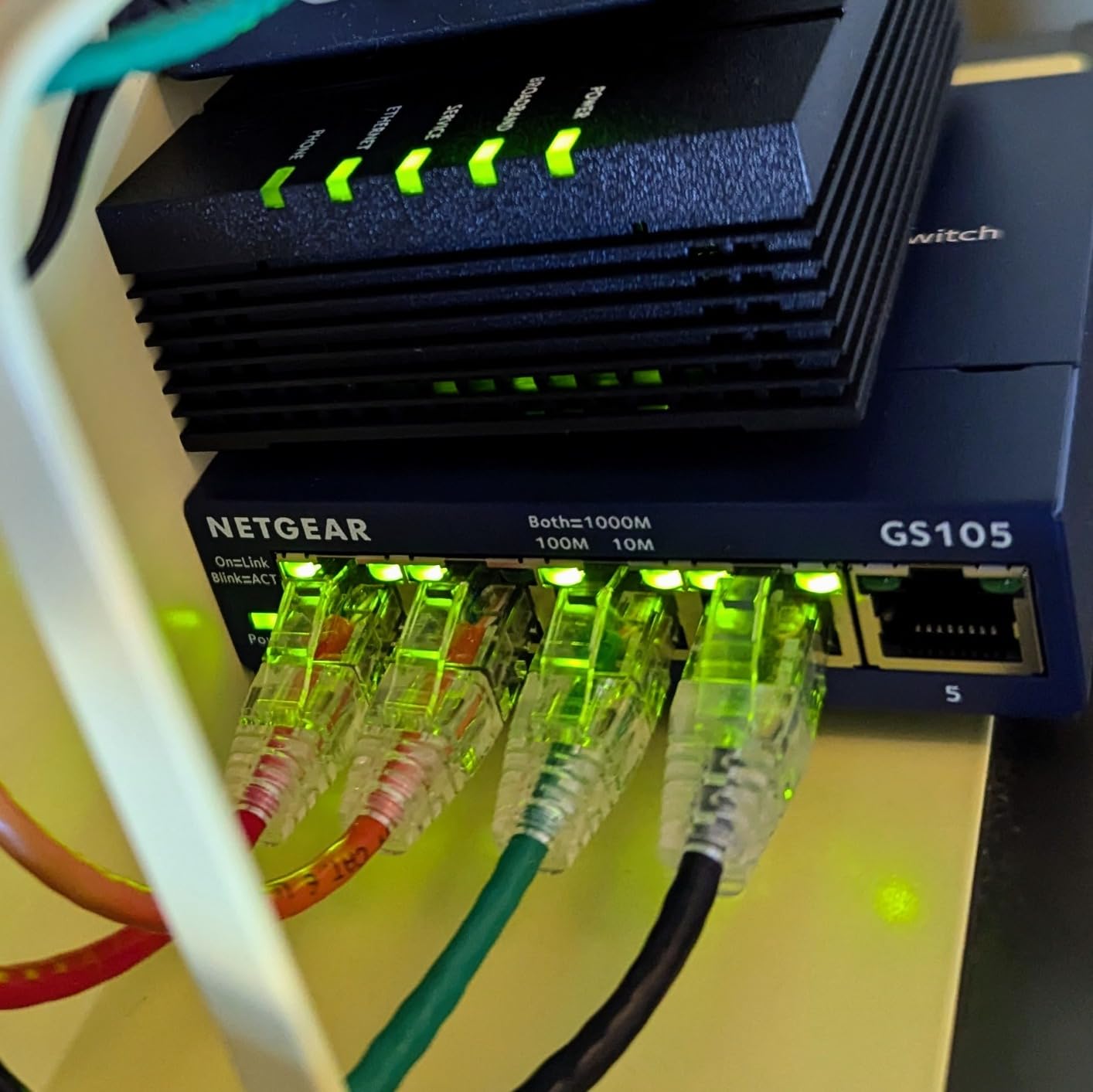 NETGEAR 5-Port Gigabit Ethernet Unmanaged Switch (GS105NA) - Desktop or Wall Mount customer photo 2