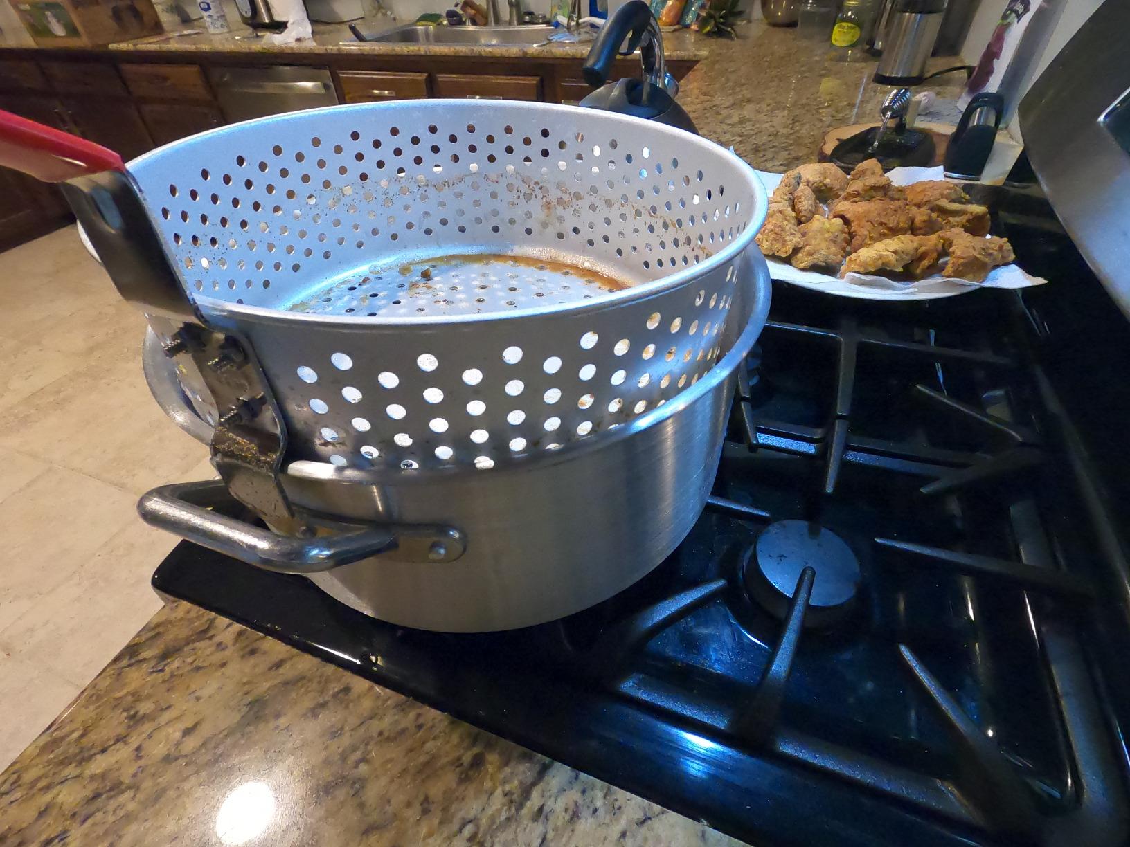 Bayou Classic 1201 10-qt Aluminum Fry Pot with Perforated Aluminum Basket, Heavy Duty Riveted Handles customer photo 1
