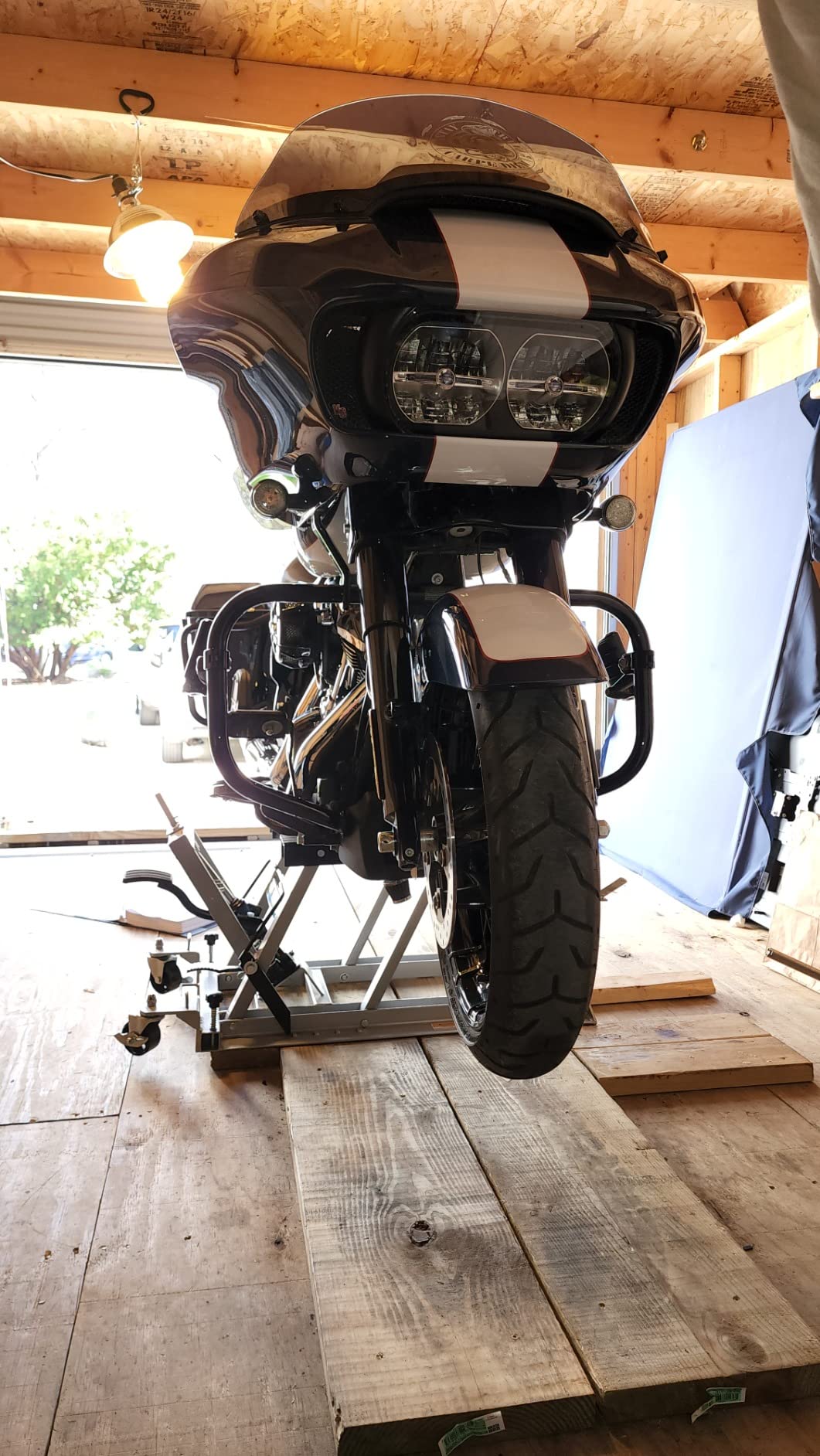 OTC 1545 Ultra Low Profile Motorcycle and ATV Lift with 1,500 lb. Capacity, Silver customer photo 1