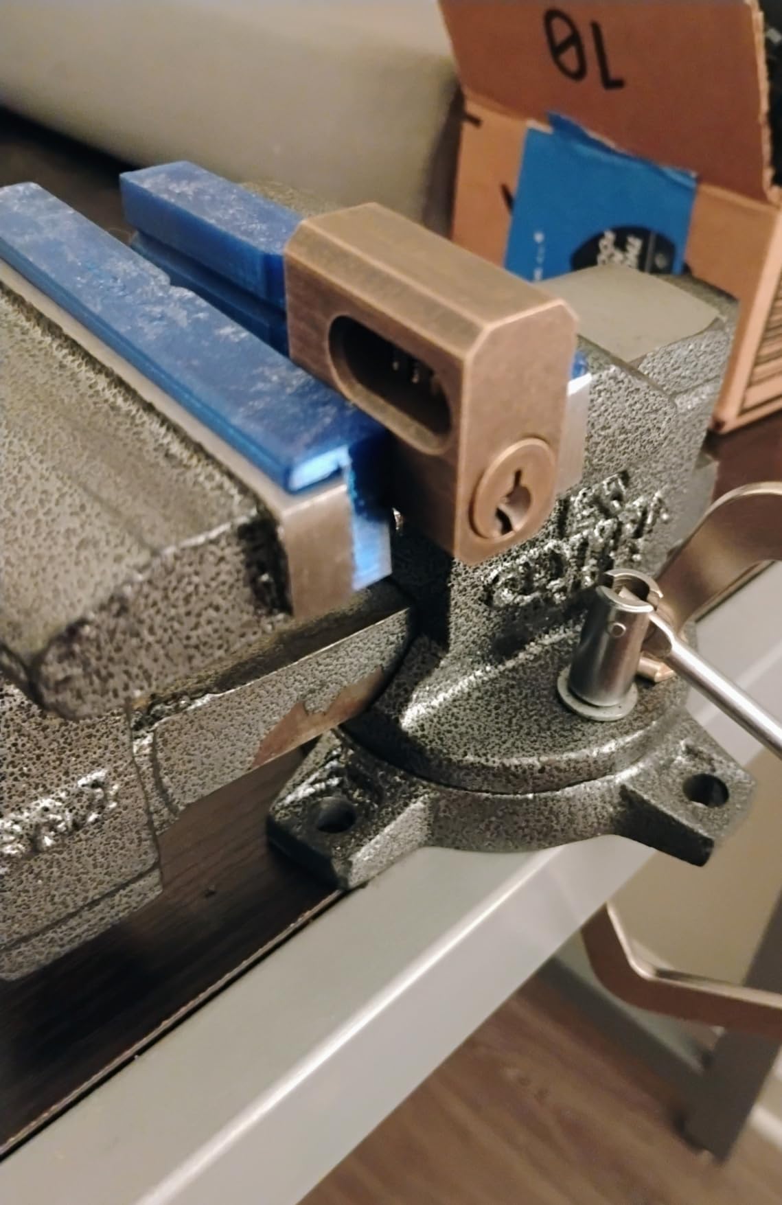 Olympia Tools 38-604 Bench Vise, Workshop Series, 4-Inch, gray customer photo 1