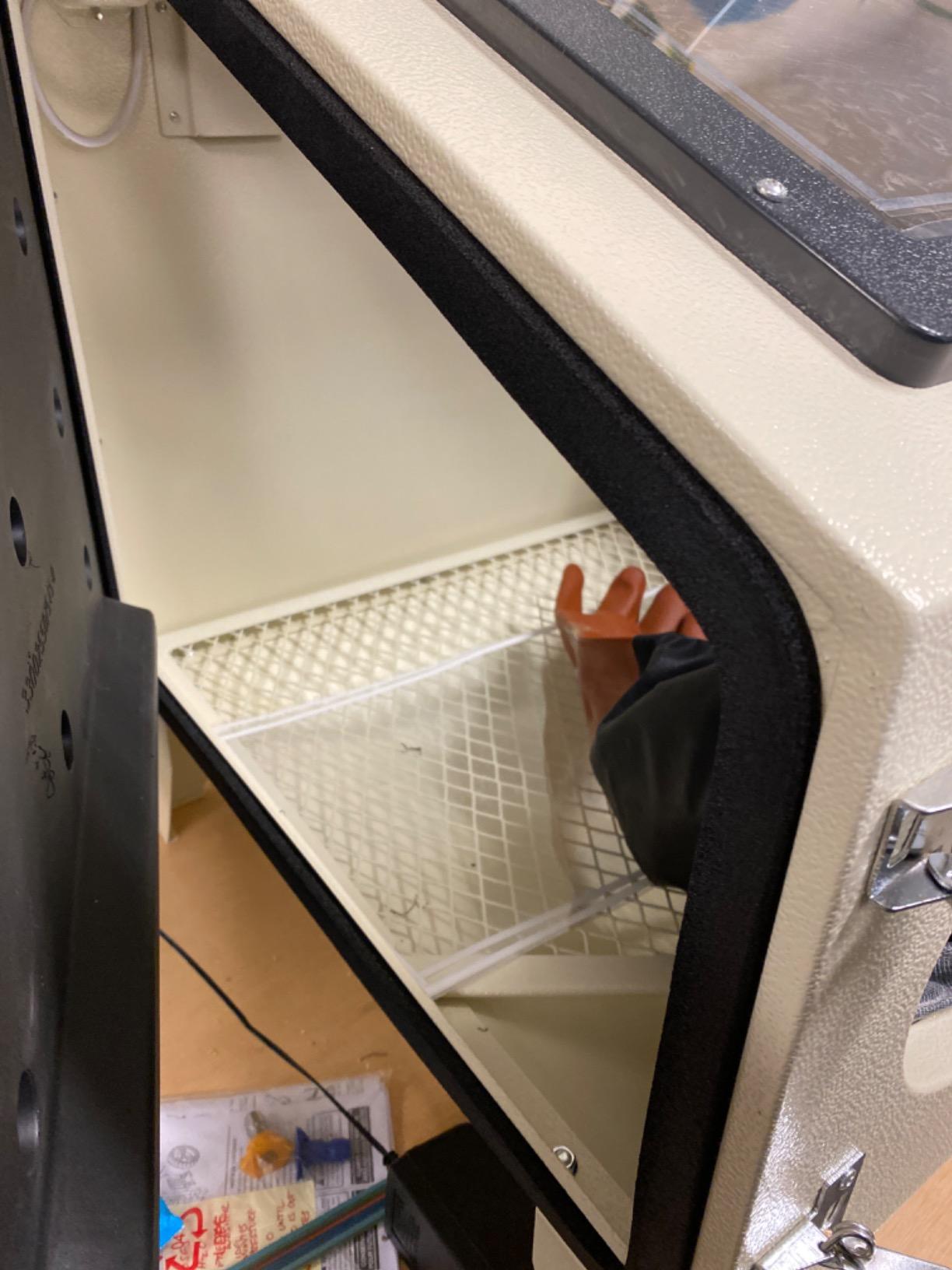 Shop Fox M1114 Benchtop Sandblaster customer photo 2