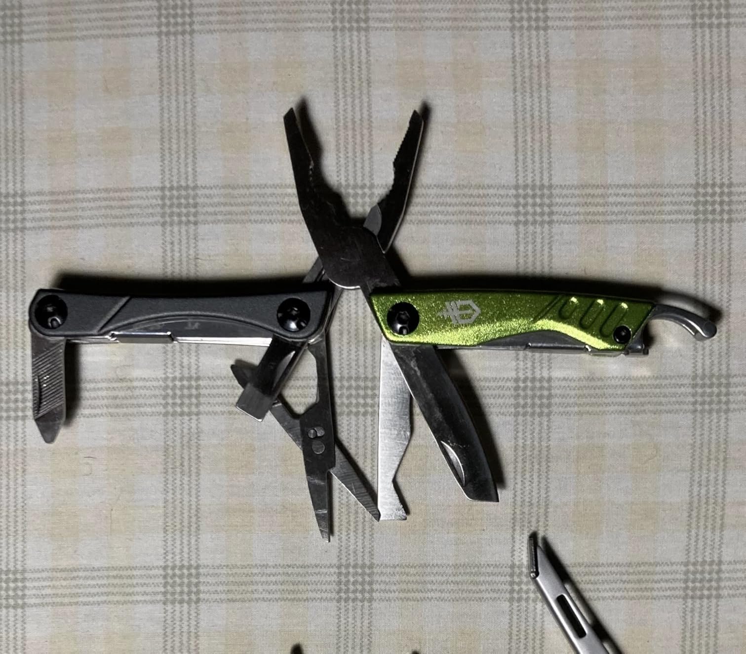 Gerber Gear Dime 12-in-1 Mini EDC Multitool - Needle Nose Pliers, Pocket Knife, Keychain, Bottle Opener - Gifts for Men, EDC Gear and Equipment - Black customer photo 2
