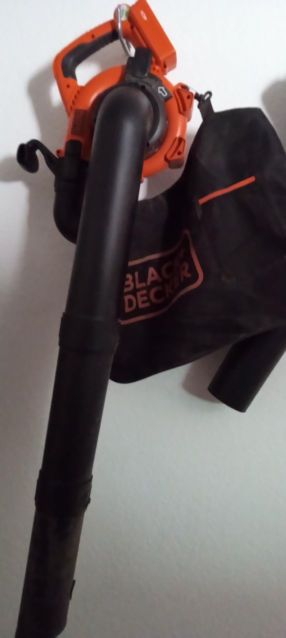 BLACK+DECKER Leaf Blower Cordless Leaf Vacuum and Mulcher Combo Kit, Battery and Charger Included, 40V 120 mph Air Speed, 6-Speed Dial, Built-in Scraper with Collection Bag (LSWV36) customer photo 2